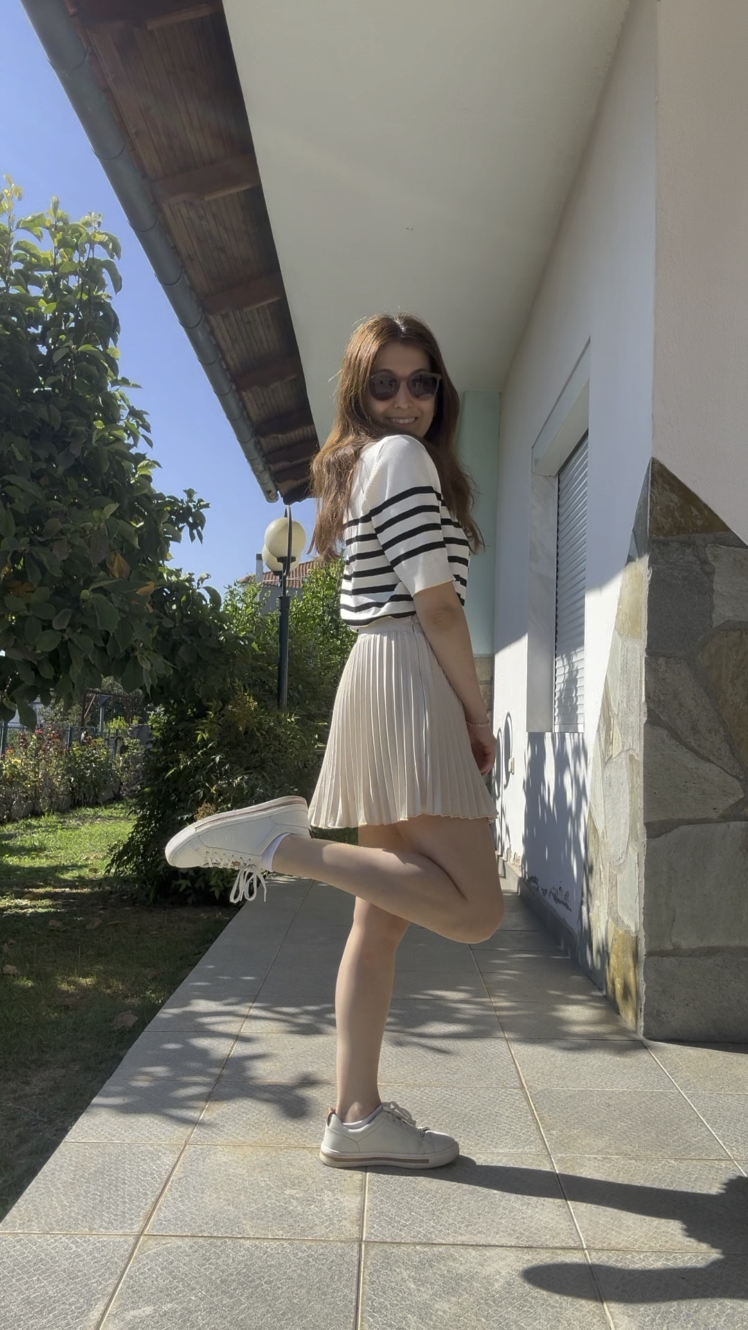 Yesterday’s outfit of the day! The day was very busy with running errands and preparing things for the bachelorette. I combined a beige mini skirt, a striped t-shirt and a pair of sneakers. I finished the look with gold accessories

#LTKautumn #LTKtravel #LTKeurope