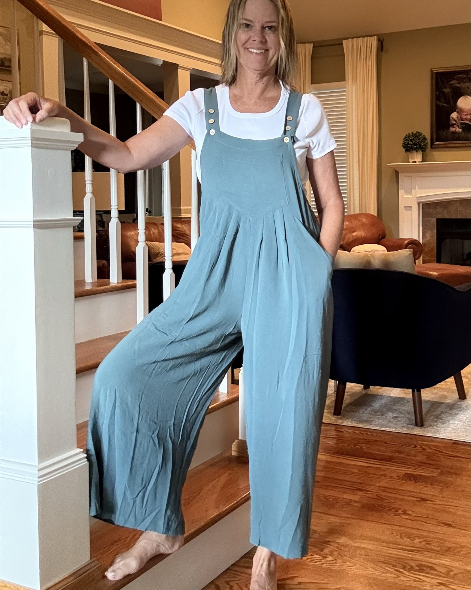 Oh this is gonna be worn on repeat this summer. Flowy, light-weight and comfortable! Pockets are an added bonus  