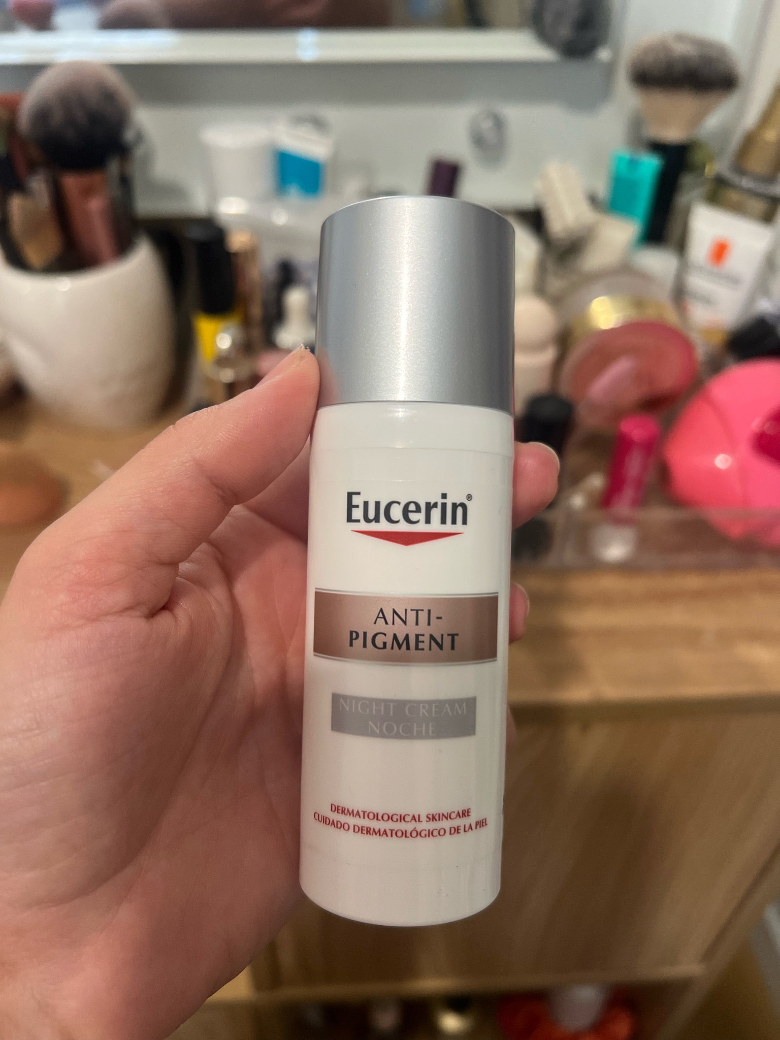 Eu sempre sofri com manchas de espinhas, esse creme anti pigmento da Eucerin salvou a minha pele e a minha autoestima. Recomendo muito. 

#LTKbeauty