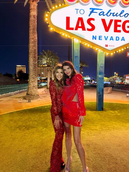 ❣️👯‍♀️🍒🎰💫🎲 

Vegas fits linked! Size Small 
