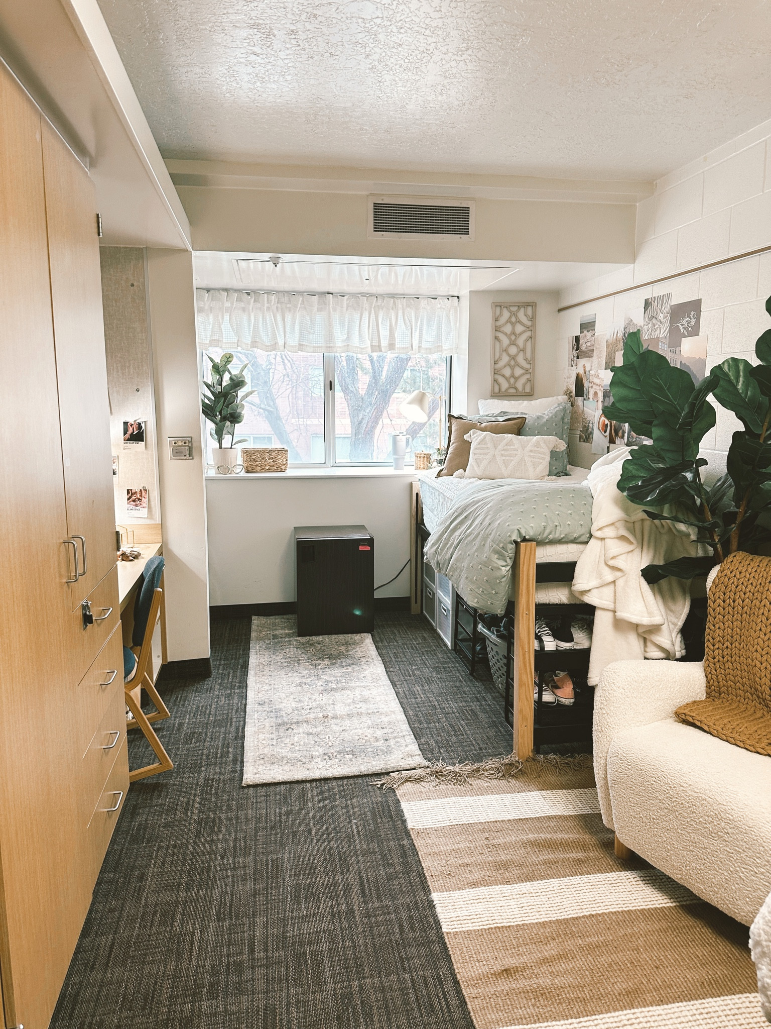 Sneak peek at @rylanoliviamcknight new dorm! Check out stories for more videos'

#LTKFind #LTKhome