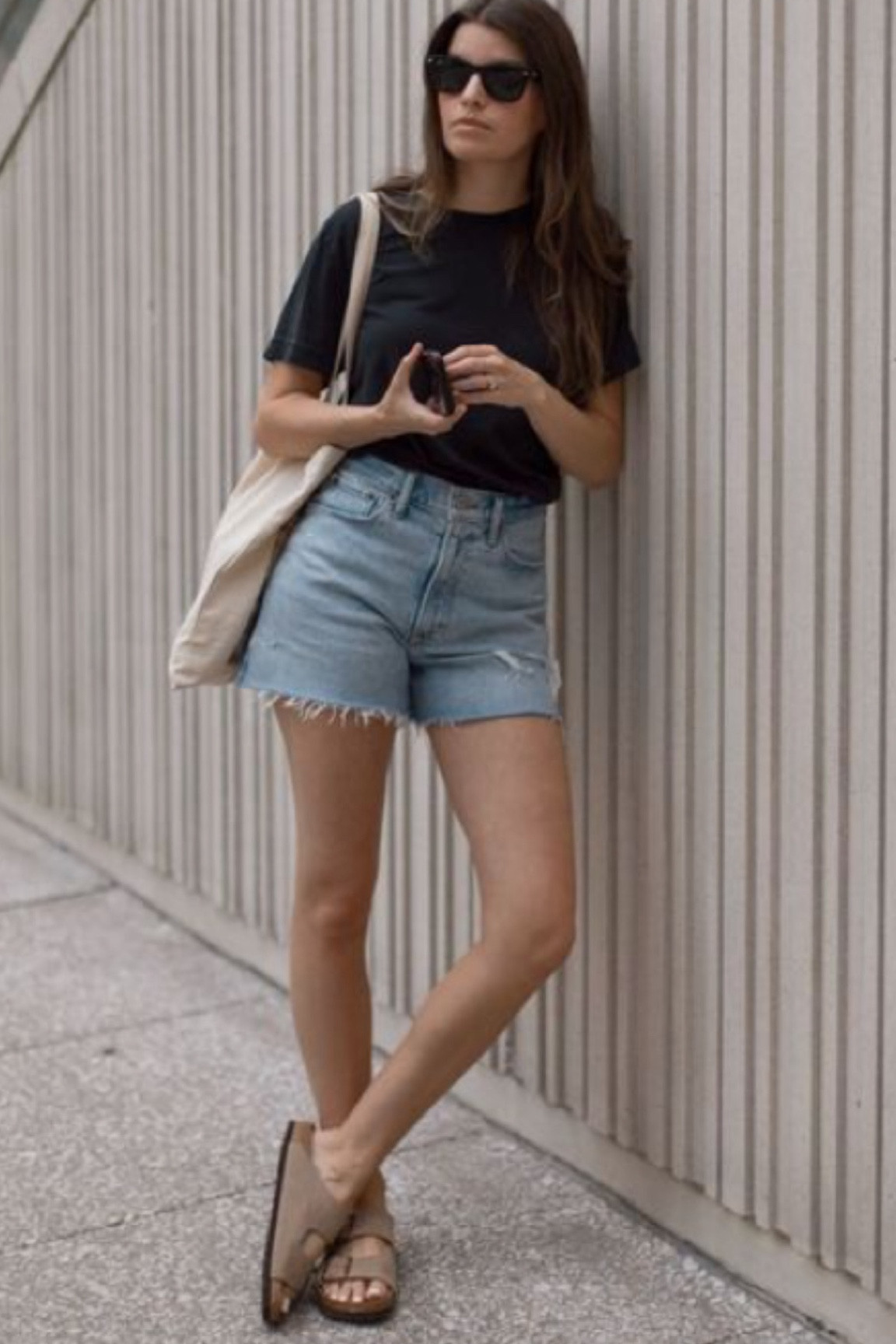 Summer outfit 
Basics for summer
Black t shirt 
Black tee shirts
Denim shorts 
Birkenstock sandals 
Tote bags
Simple summer outfits 
Casual outfits 
Everyday outfits 