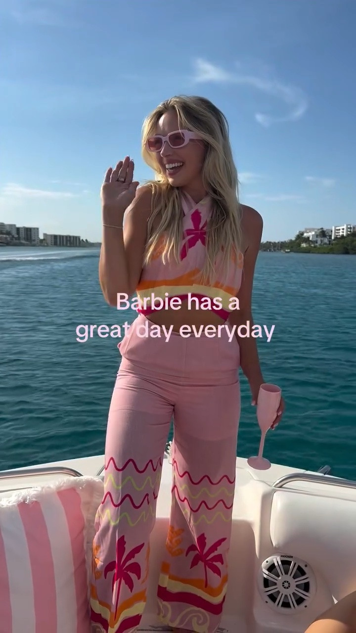 Cmon Captain Ken, let’s go party! 💗 @boatbachh 

Outfit by @petalandpup 💕 

#pinkboat #boatbach #bachelorette #birthday #palmbeach