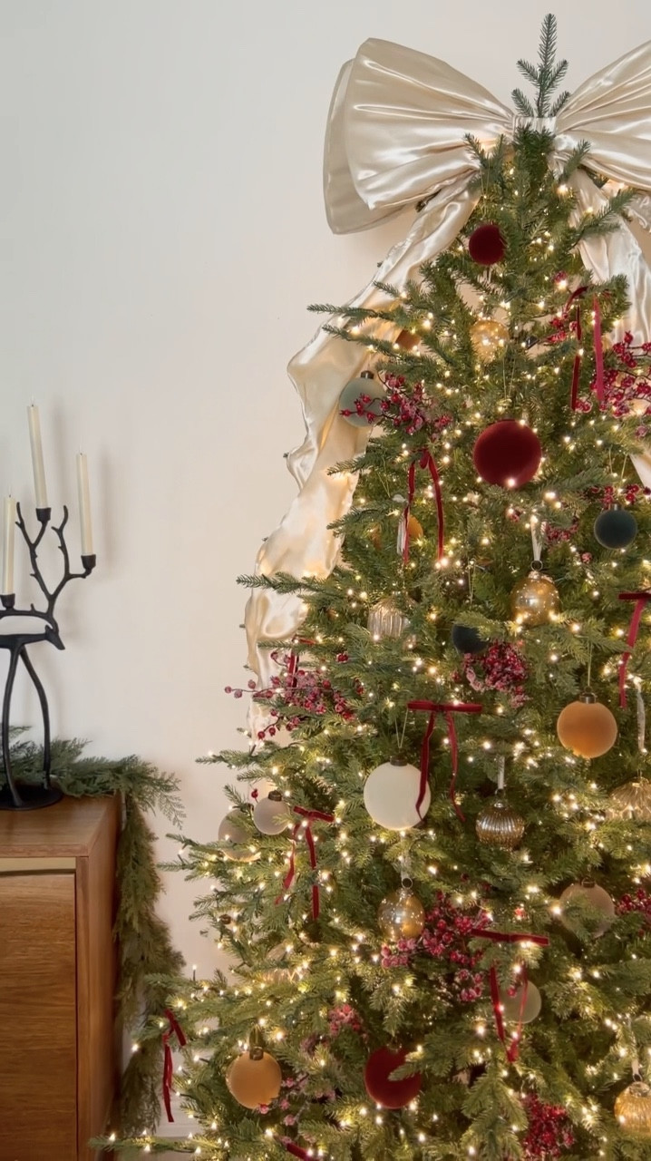 The year of the bows. 🎀🌲✨

#LTKSeasonal #LTKHoliday #LTKHome