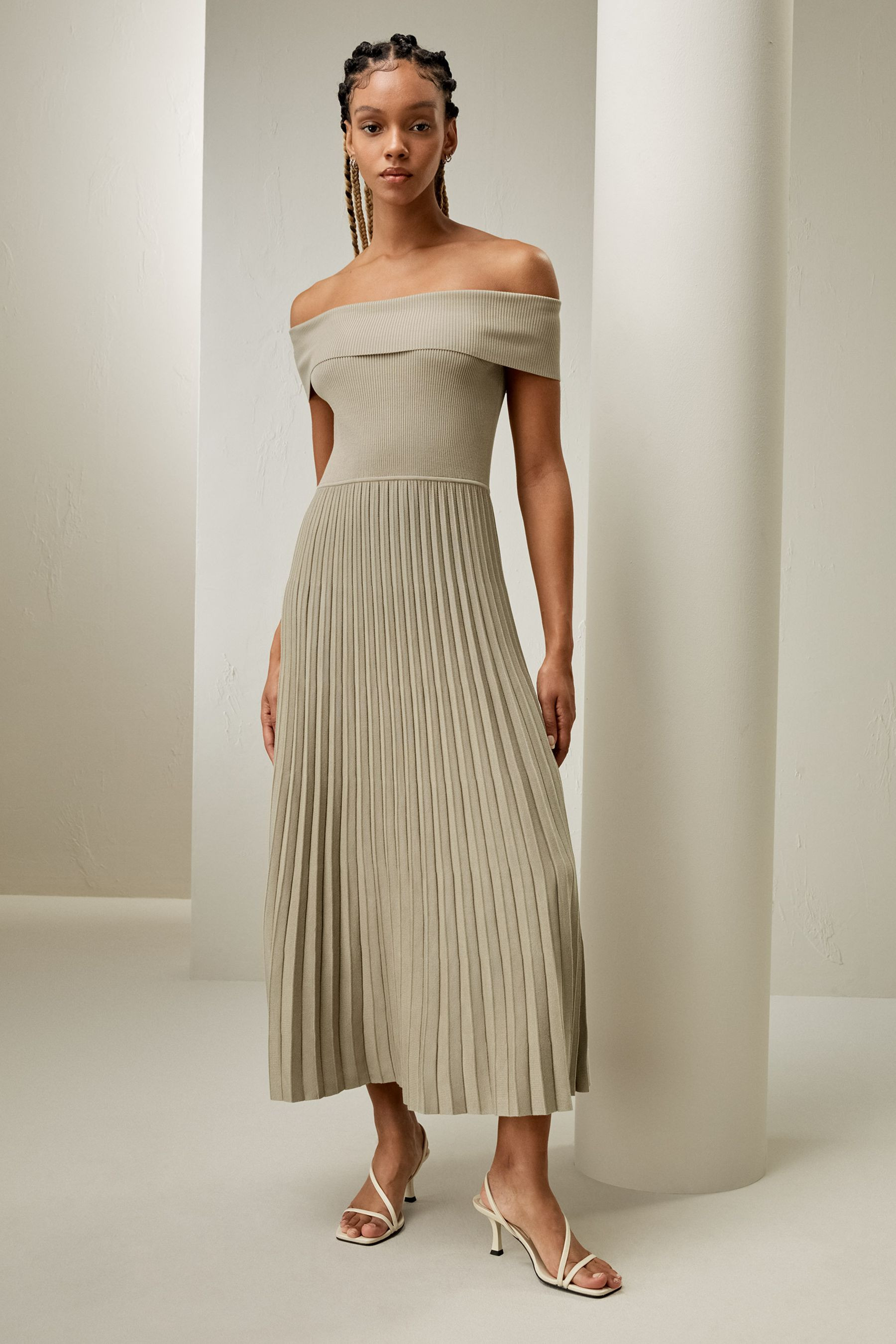 Off-Shoulder Hybrid Pleated Dress | LilySilk