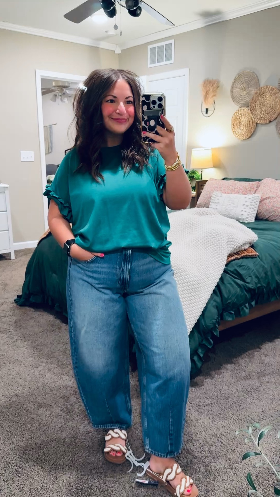 Basics don’t have to be boring 🤍✨ This ruffle sleeve tee is proof — same easy comfort, just with a little extra something.

sandals: fit true to size // wearing a 5
jeans: fit true to size // wearing a 14 regular
ruffle sleeve tee: fits true to size // wearing an XL 

 

#LTKootd #LTKMidsize #LTKWorkwear