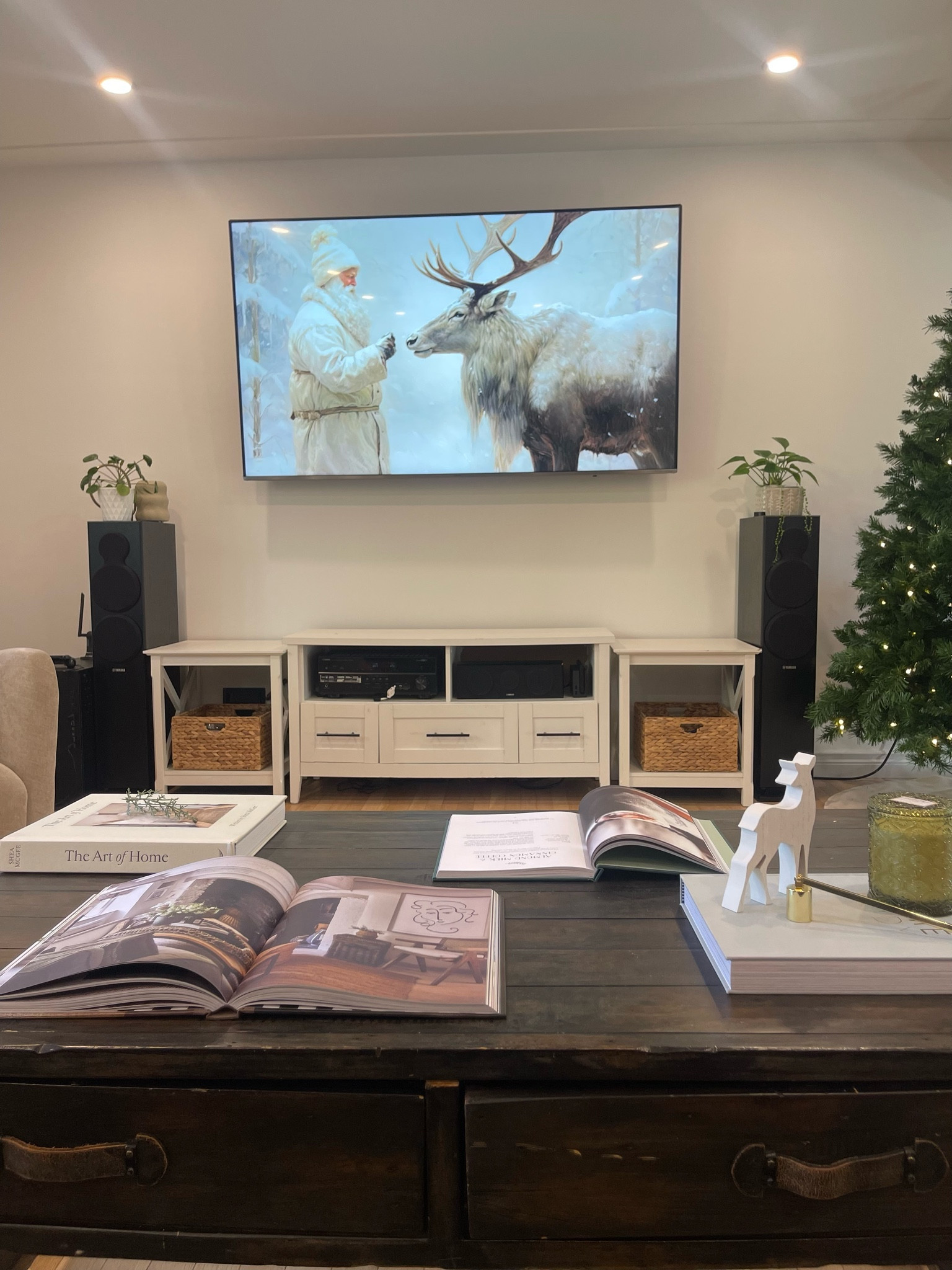 Simple Coffee Table Christmas Styling


Favourite coffee table books, Christmas decor, affordable 

#LTKHoliday #LTKSaleAlert #LTKHome