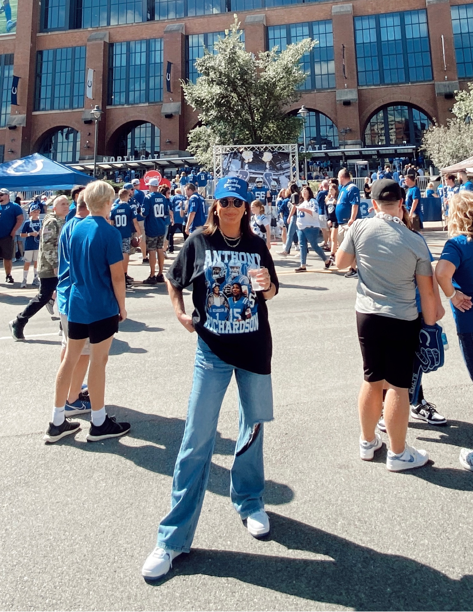 Game day outfit, NFL outfits, Sunday football, oversized tee, trucker hat