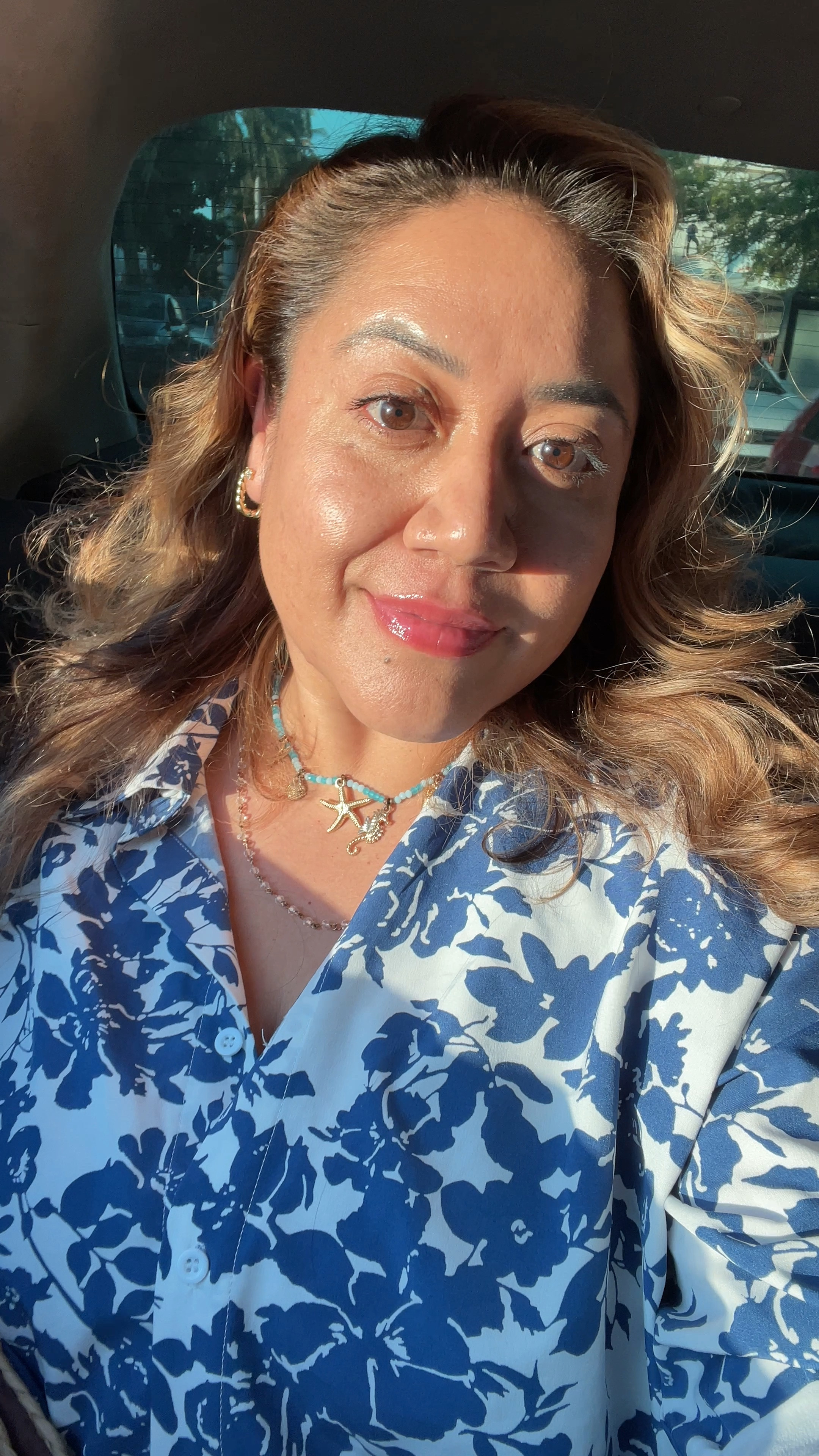 In humid climates I only wear spf bb cream, lip gloss and mascara 🥳

I have been enjoying this spf with foundation like coverage on this trip! 

SPF 50 TINTED MINERAL DROPS
FLEX-PERFECTING® SUNSCREEN
Niacinamide + Green Tea

#odacite #ad
