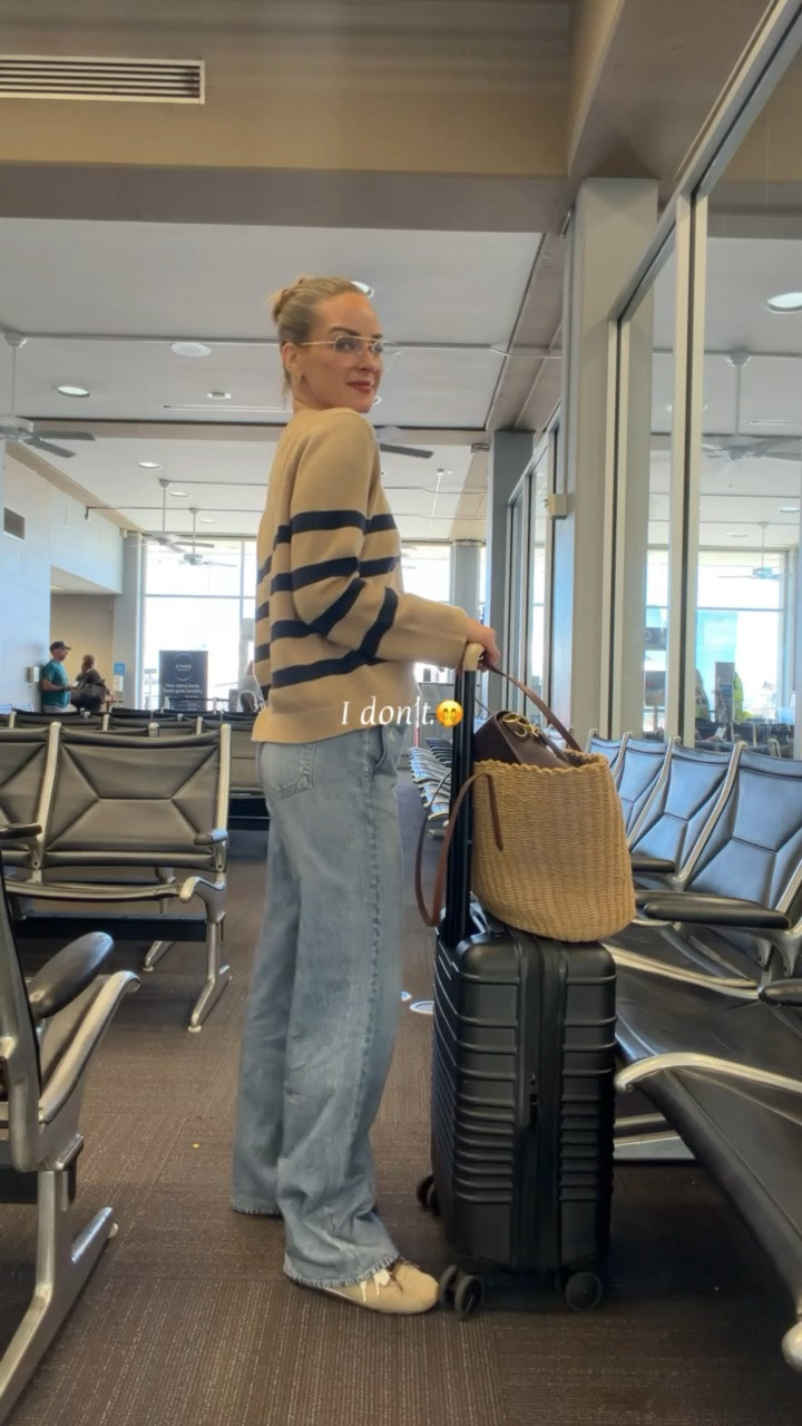 Travel OOTD - the comfiest pair of jeans 🤭

#LTKootd #LTKdayinmylife #LTKTravel