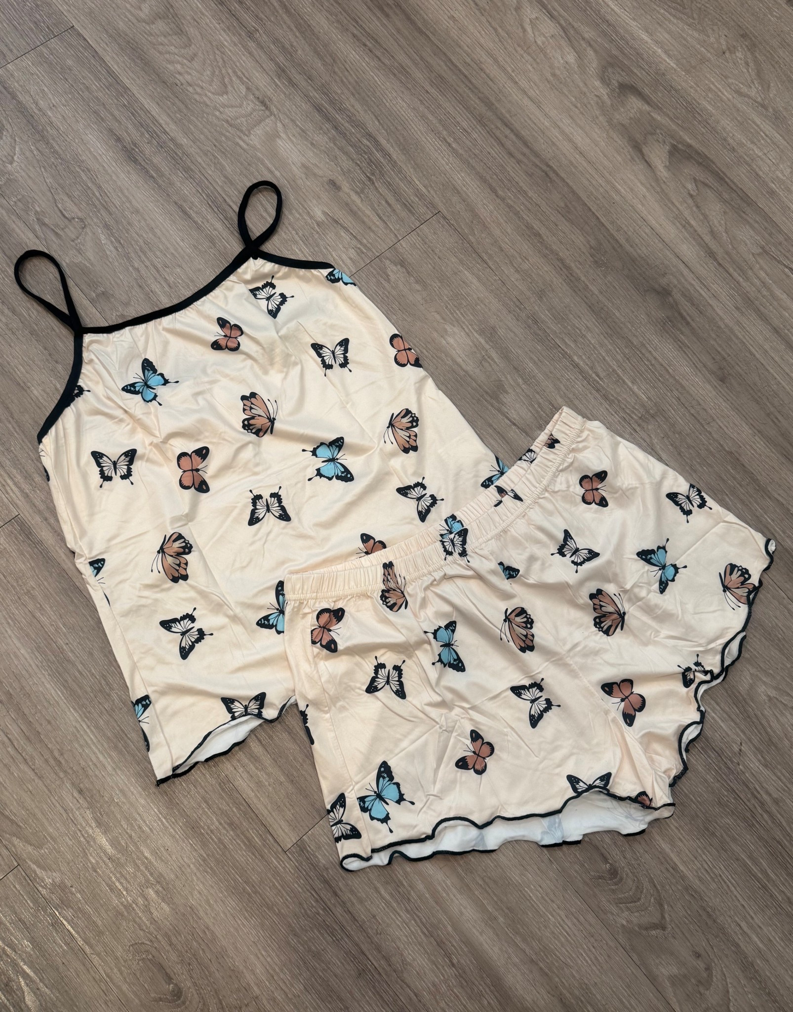 Flattering buttery soft pajama set — I got it in a size medium. Comes in a ton of different colors

#LTKMothersDay #LTKmomlife #LTKootd