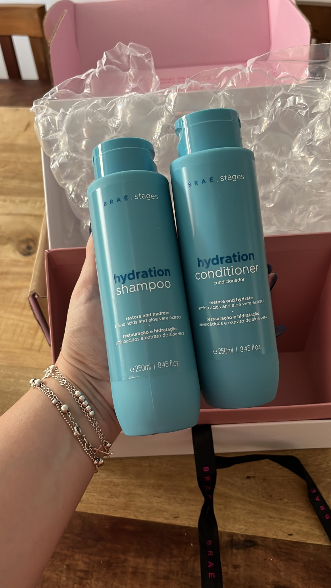 Essa duplinha aqui é MARAVILHOSA pro dia a dia!

Ideal pra quem lava os cabelos com frequência, e tbm pra intercalar com linhas de tratamento.

#LTKpromo #LTKfamilia #LTKbeleza