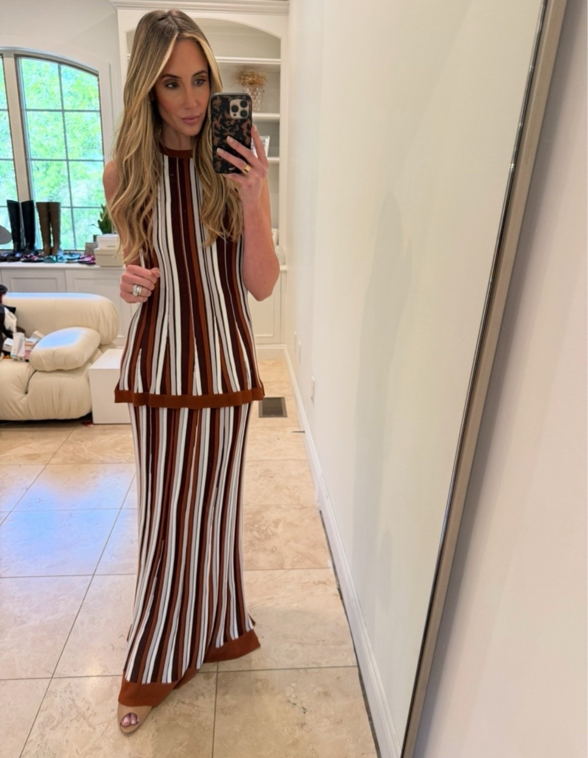 This set is stunning! Perfect for a dinner party or date night!

Height: 5’6”
Weight: 115lbs
Top: size small
Skirt: size small