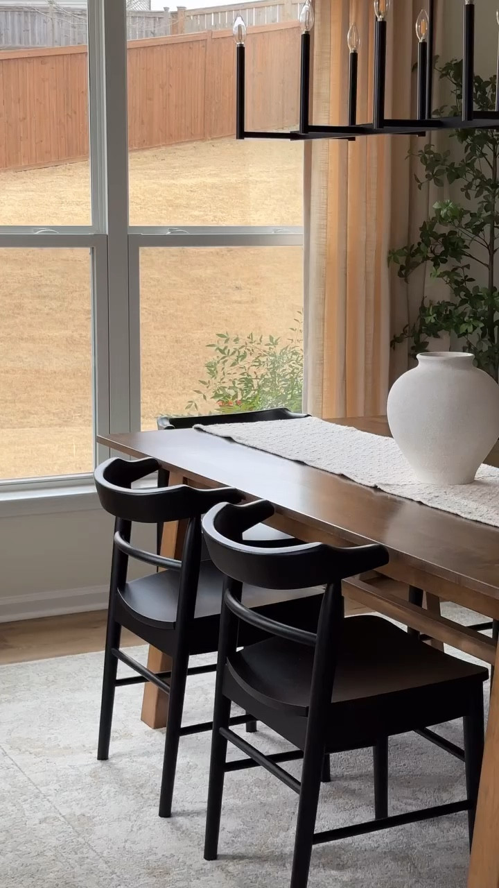 Back in stock! Designer looking chairs, without the price tag 🤌🏻

#diningchairs #diningchairs #diningchairset #diningroomfurniture #diningroomideas #diningroominspo #diningroomdesign #diningroominspiration