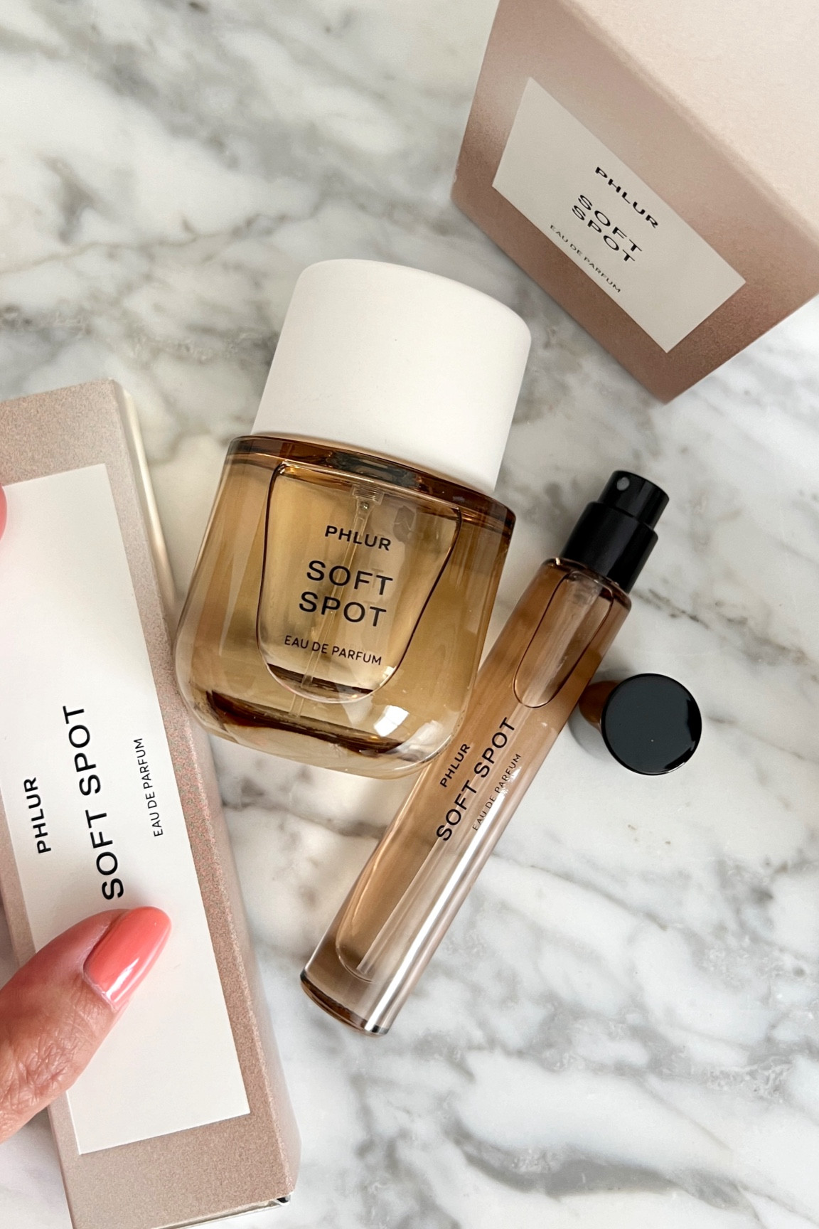 Phlur Soft Spot perfume. Soft floral and powdery. 


Top: Bergamot Peel, Mandarin, Freesia
Heart: Jasmine Petals, Waterlily, Vanilla Orchid
Base: Amber, Sandalwood, Musk

#LTKBeauty