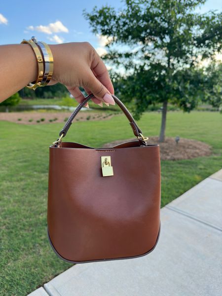 Cute Bag for the Summer. This is mini also comes in large. 

#LTKStyleTip #LTKItBag #LTKGiftGuide