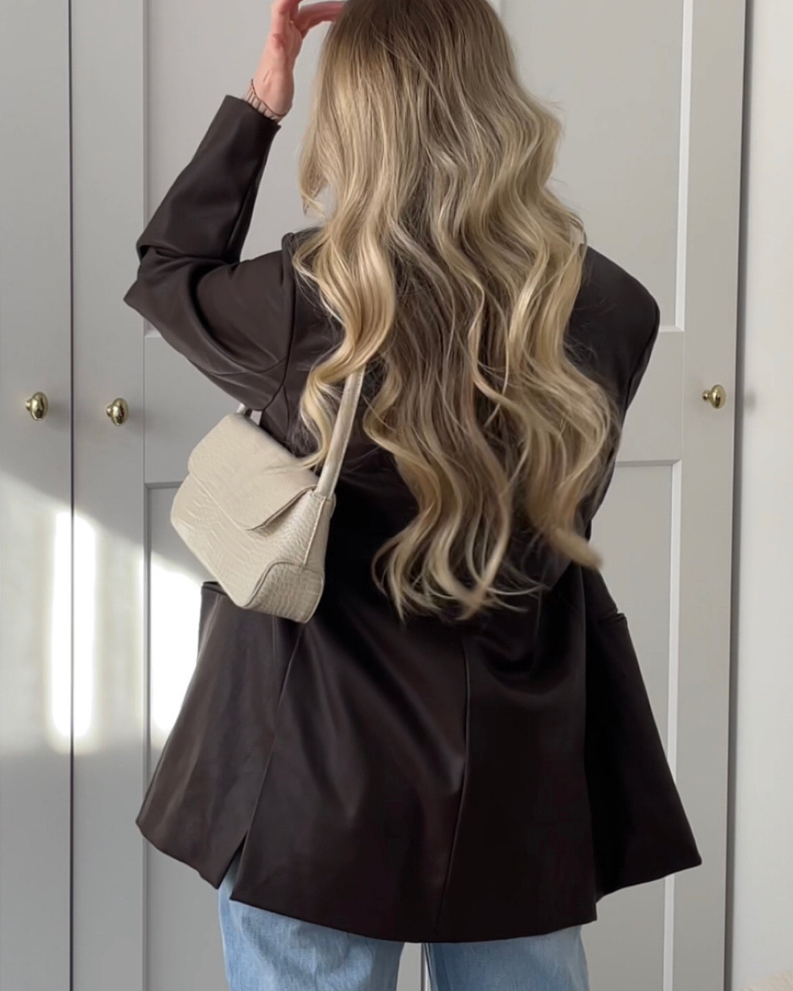 4/30 Days of Winter
Outfit - leather look blazer, brown long sleeve top, blue jeans, white handbag 

#LTKstyletip #LTKSeasonal #LTKaustralia