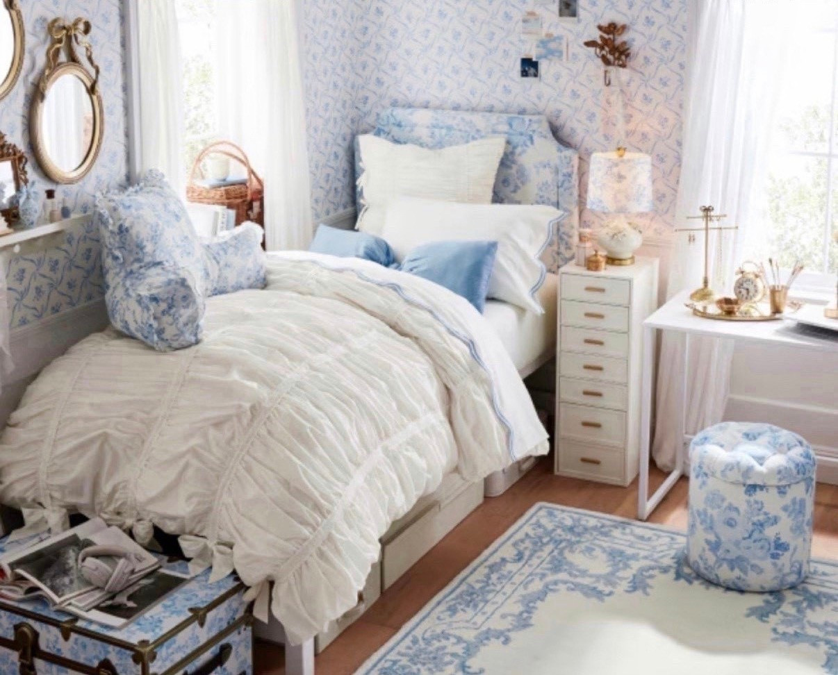 Obsessed with this blue floral bedding by Love Shack Fancy Dorm

#dorm #dormbedding #dormroom #bedding #twinxlbedding #twinxl #bluebedding #loveshackfancy #shabbychic #bluefloral #bowduvet #bowcomforter #teenbedding #dormstyle

#LTKStyleTip

#LTKU #LTKHome #LTKKids