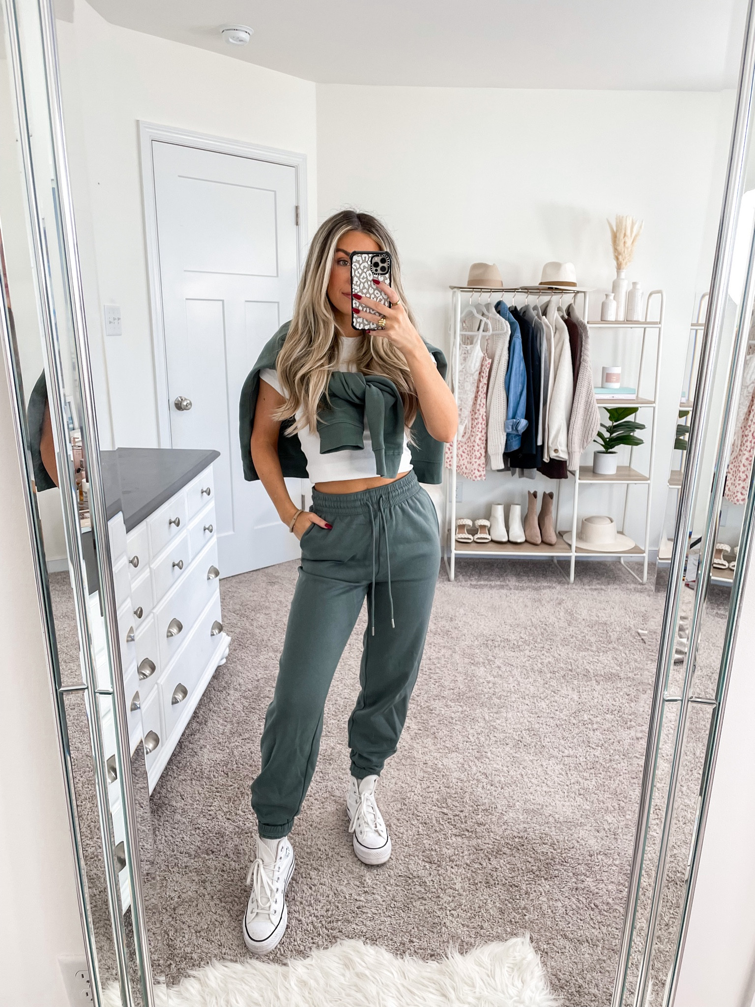 Today’s comfy outfit for a little football Sunday and snacks 🫶🏼 this set comes in a bunch of colors! I also picked it up in cream! 
Sweatpants: xs 
Sweatshirt: medium 

#LTKfindsunder50 #LTKSeasonal #LTKstyletip