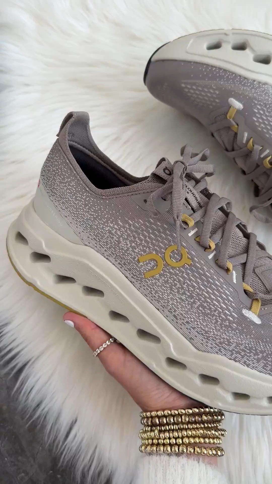 Cloudsurfer Max Running Sneaker
Runs true to size but if you’re in between sizes order 1/2 size up