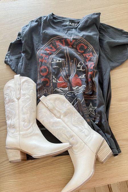 what I’m packing to Nashville outfit one
shirt size L/XL
boots size 7.5
Nashville outfit / Nashville outfit inspo / Nash Bash / Johnny cash / country concert / western / oversized tee / tshirt dress / cowboy boots / boots / cowgirl boots

#LTKtravel #LTKshoecrush #LTKunder50