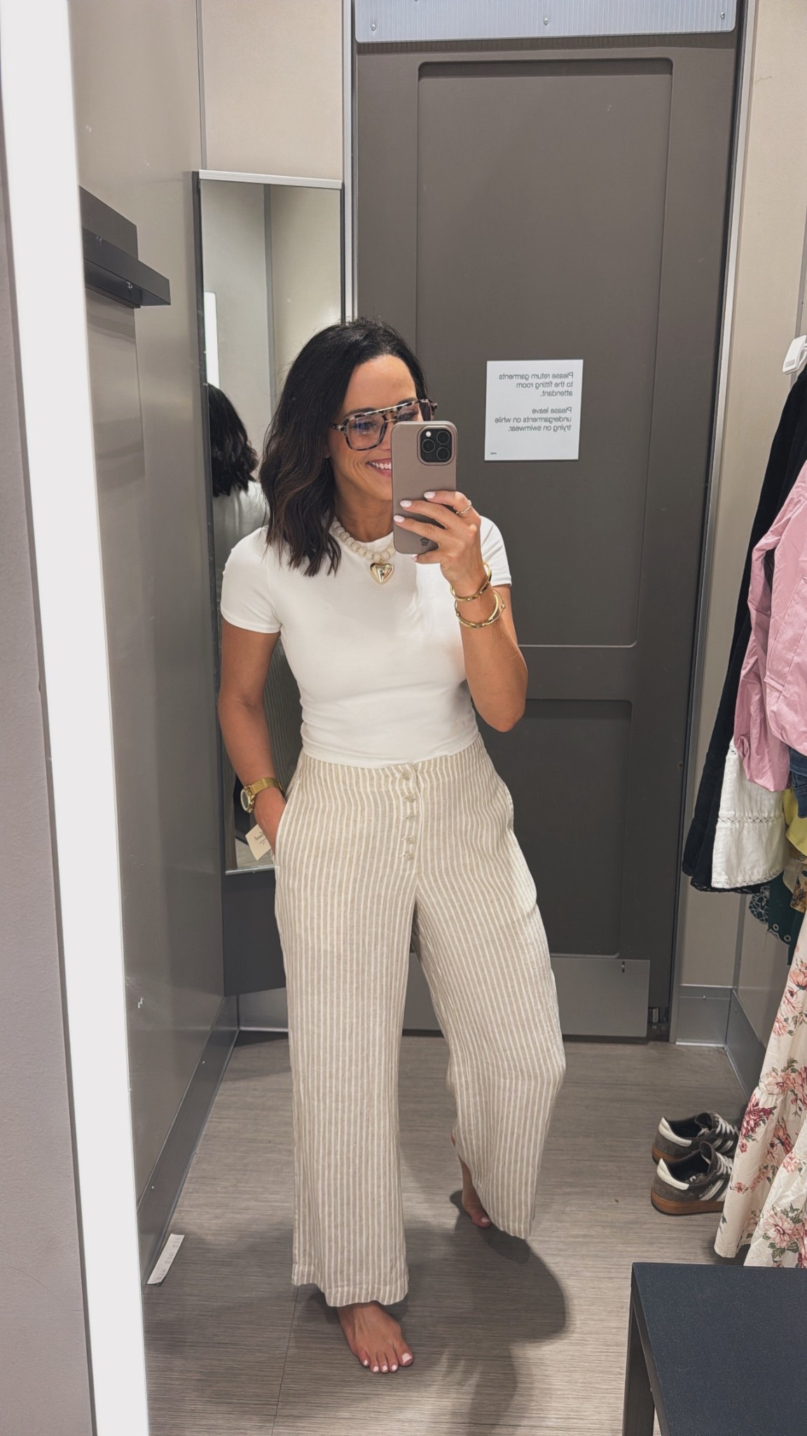If you love an easy neutral outfit… this is it 🤍 These pants are SO good for spring.

#targetfashion #springstyle #everydayoutfit #neutraloutfit #ltkoutfits #ltkstyle
