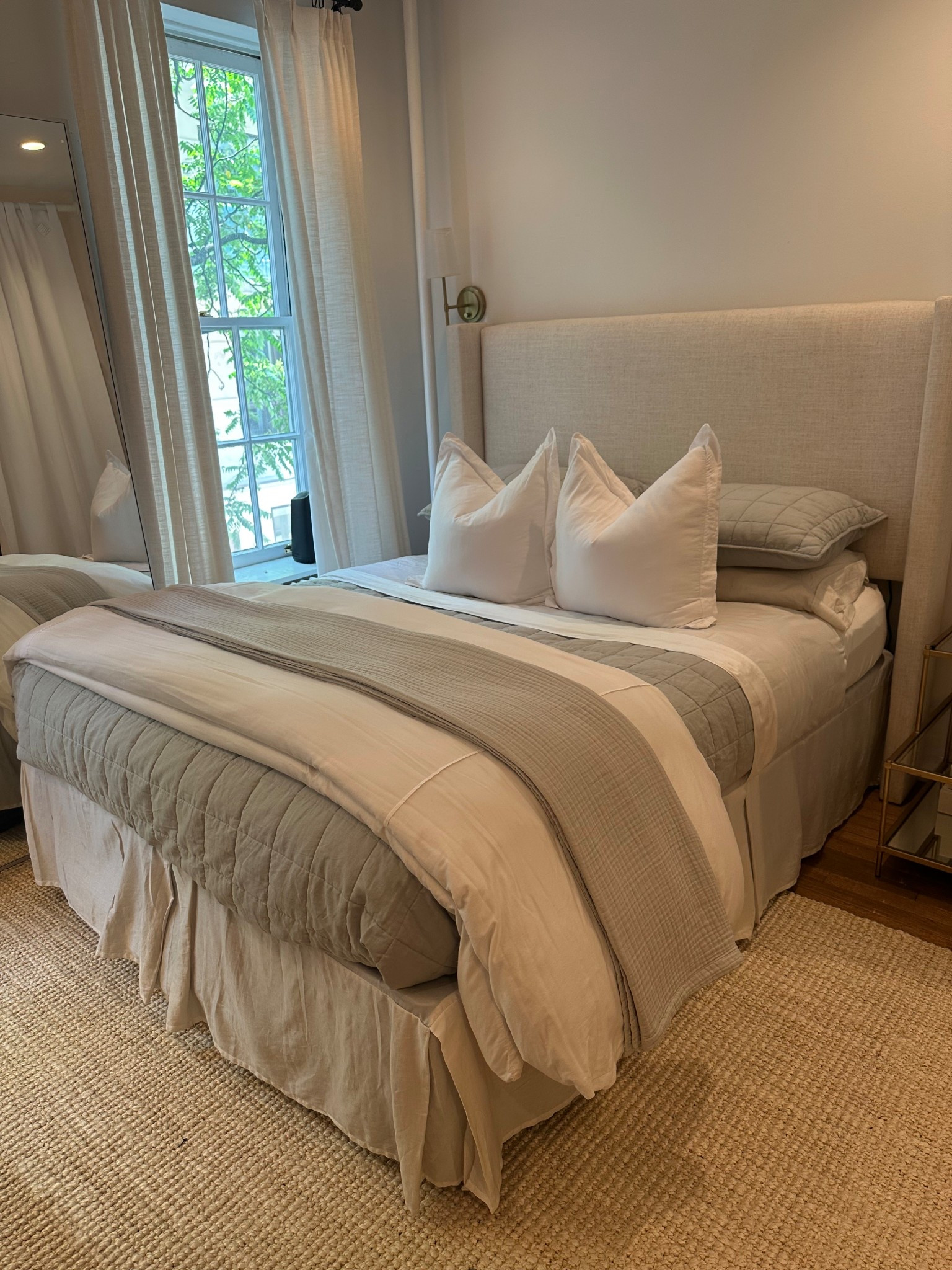 My bed setup! 

Duvet cover luxury bedding hotel bedding fluffy beddingg

#LTKHome