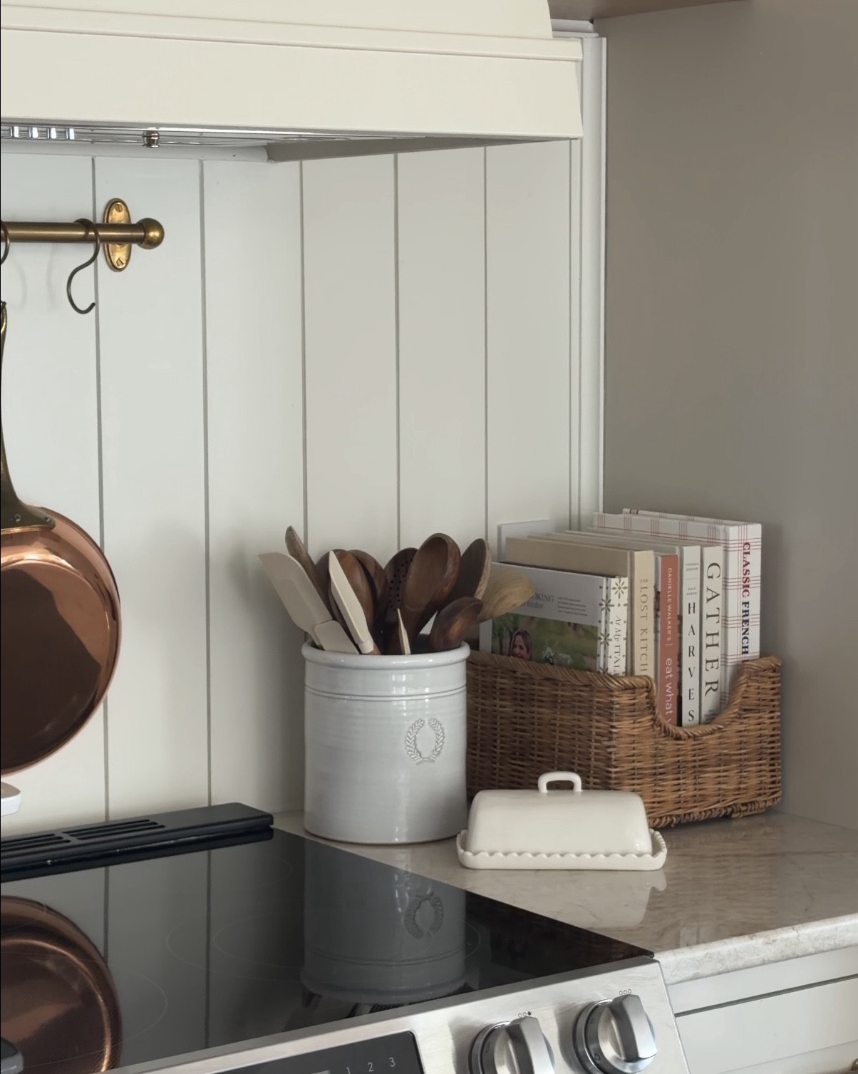 The perfect basket to store your  extra cookbooks on your kitchen counter! 🤍

#LTKHome