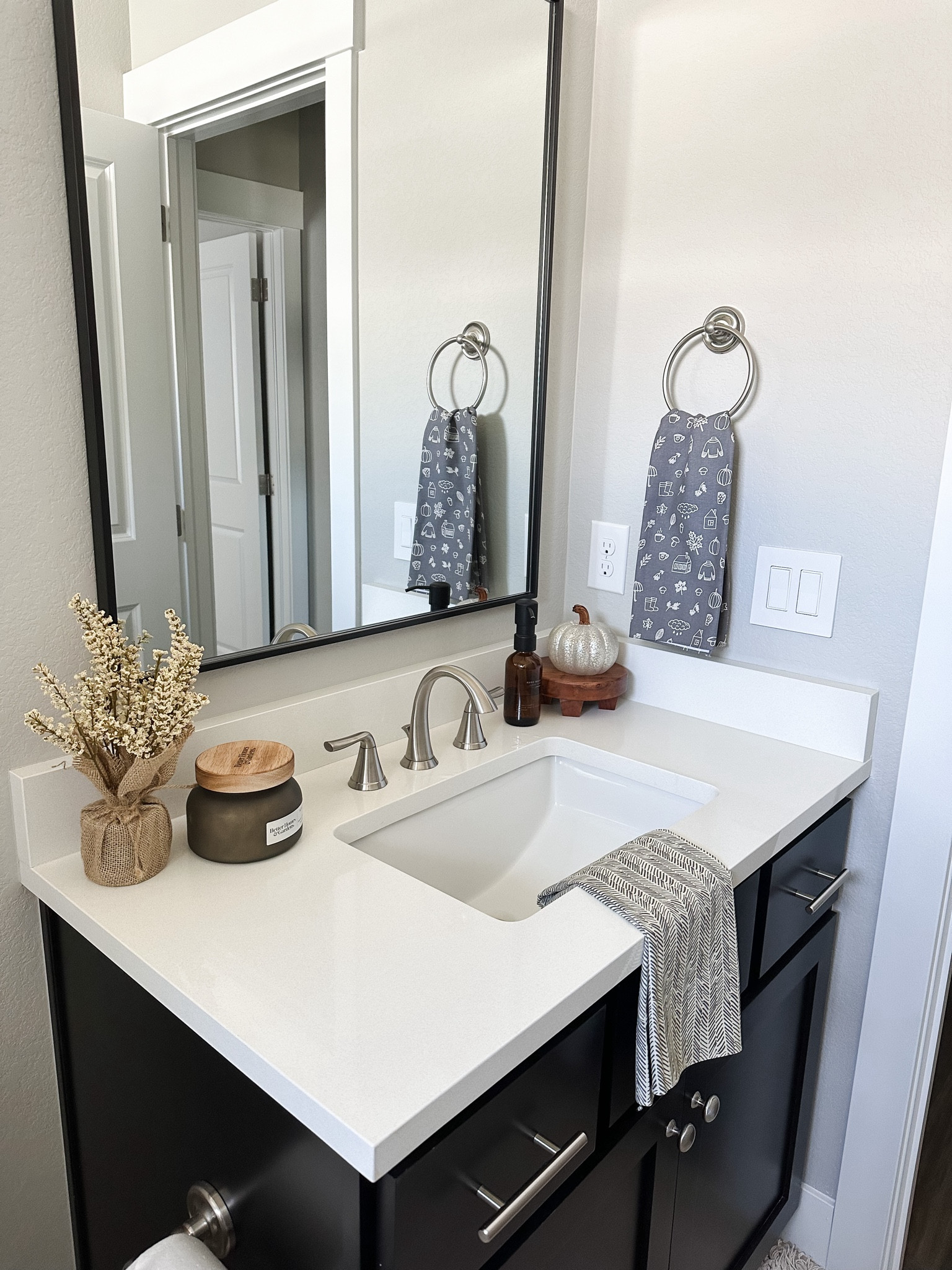 Linking all this fall bathroom decor!

Home decor, bathroom decor, fall bathroom, hand towel, fall stem, pumpkinns

#LTKSeasonal #LTKHalloween #LTKhome