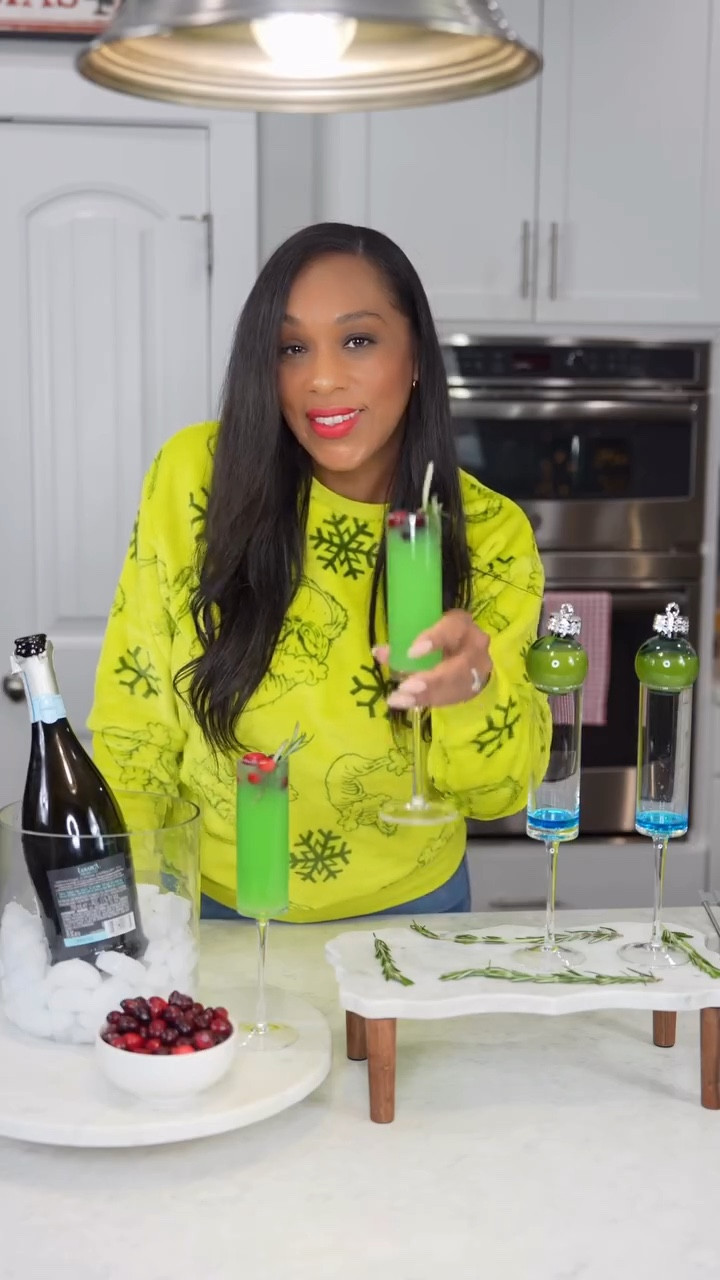 🎄✨ Grinch Mimosas Setup ✨🎄
Linking everything you need to recreate this holiday Grinch Mimosas! These are SO easy, always a hit, and perfect for Christmas brunch or holiday hosting. 💚🥂

What I used:
• Drink-safe ornaments
• Champagne flutes
• Cranberries + rosemary
• Serving board
• Bar tools + decorative touches

Tap to shop all the supplies to make this festive holiday drink! 💚✨

#LTKHoliday #LTKHome #HolidayHosting #HolidayDrinks #ChristmasEntertaining #DrinkStation #FestiveDrinks


#LTKParties #LTKSeasonal #LTKHoliday