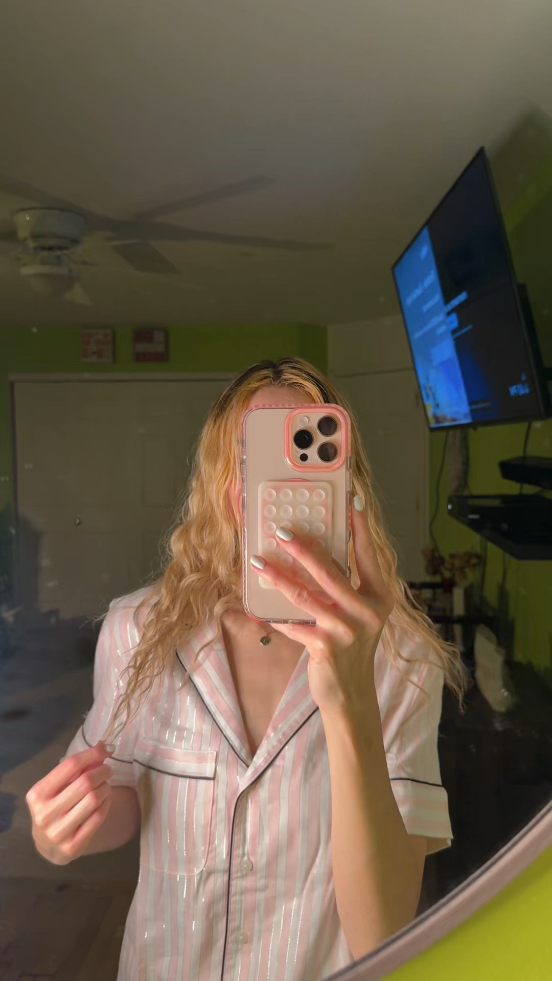 Victoria’s Secret Pajama Set! 

#LTKGiftGuide #LTKSaleAlert #LTKHoliday