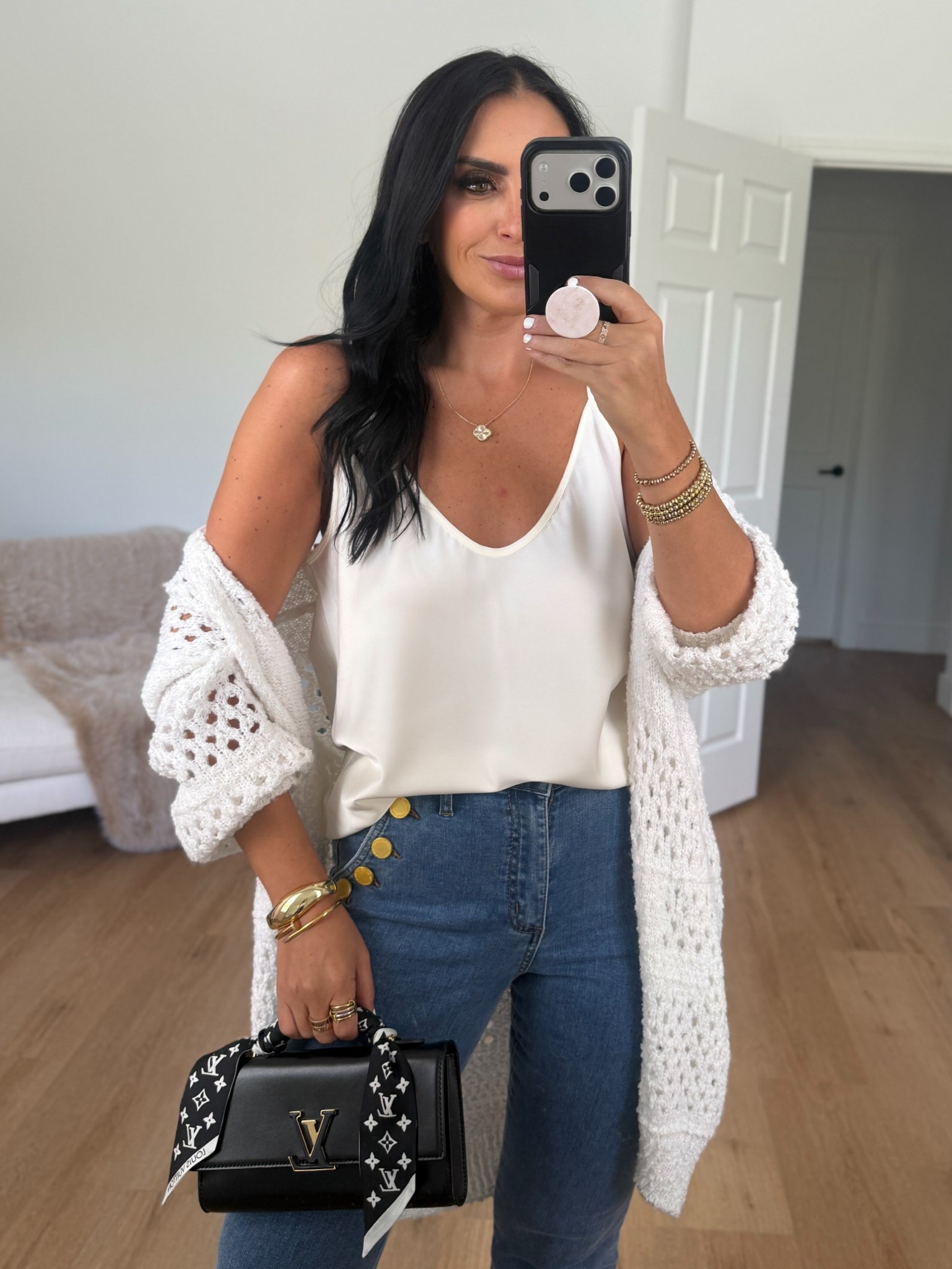 The noli shop Allegra bootcut jeans wearing size 27

The noli shop yara silk camisole wearing size medium but should have done a small 