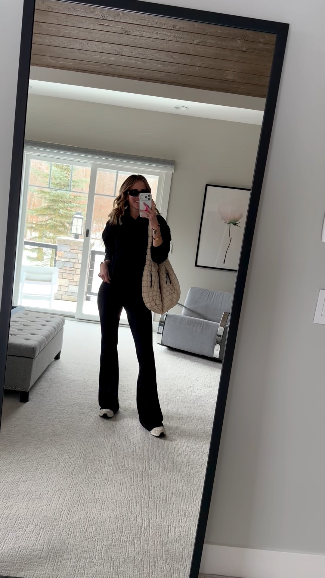 All black outfit ideas and sports mom style
Soccer mom outfits
Quilted bag and Nike sneakers 
Amazon style 