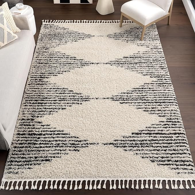 nuLOOM Bria Moroccan Shag Tasseled Area Rug - 6'7" x 9' Shag Area Rug Modern/Contemporary Off-Whi... | Amazon (US)