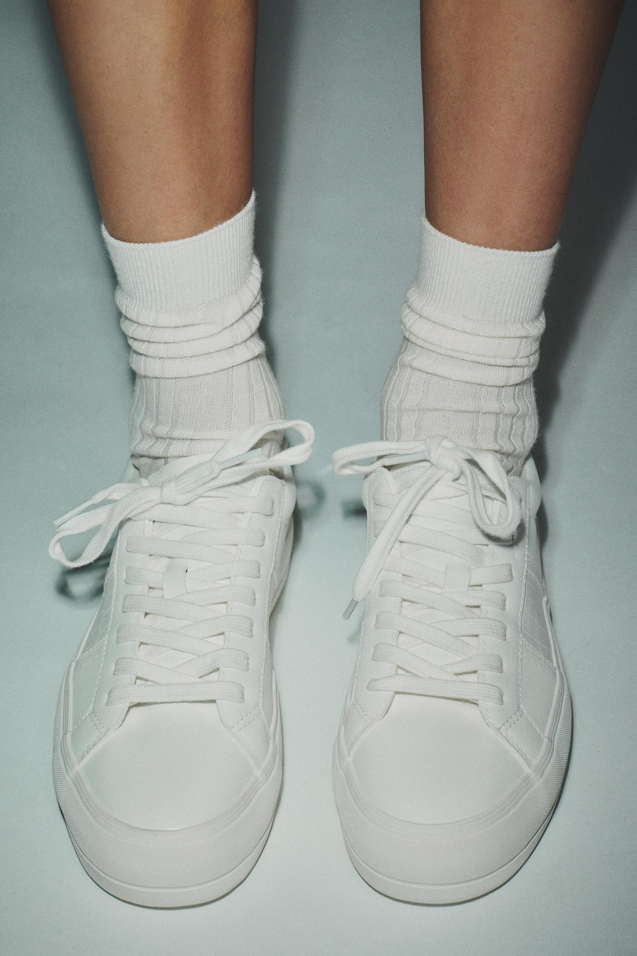 TOPSTITCHING DETAIL SNEAKERS$ 39.90White | 5415/610/001Add to cartAddAthletic shoe. Contrasting t... | Zara US