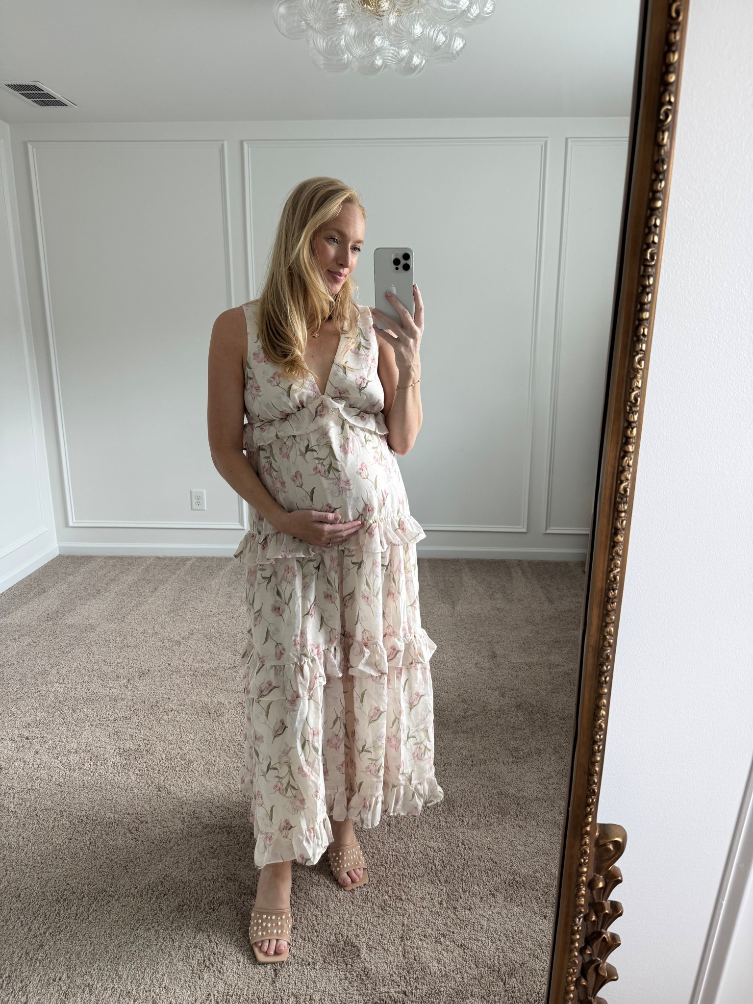 Trying on some recent finds from petal and pup! This floral dress is a stunner and would be so pretty for fall family photos or a baby shower. I’m wearing a size medium! 