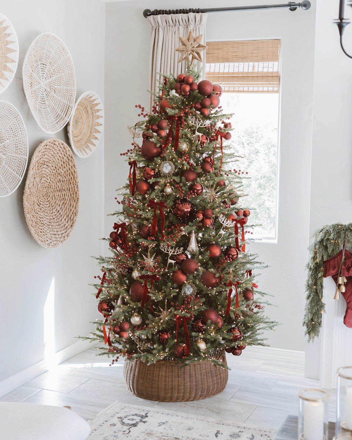 Christmas Tree Details 2025 ❤️ #chritmas #traditionalchristmas #christmasdecor #christmas2025 #christmstree #christmasornaments #nostalgicchristmas #ltkchristmas 
#ltkchristmas 

#LTKHoliday #LTKHome #LTKSeasonal