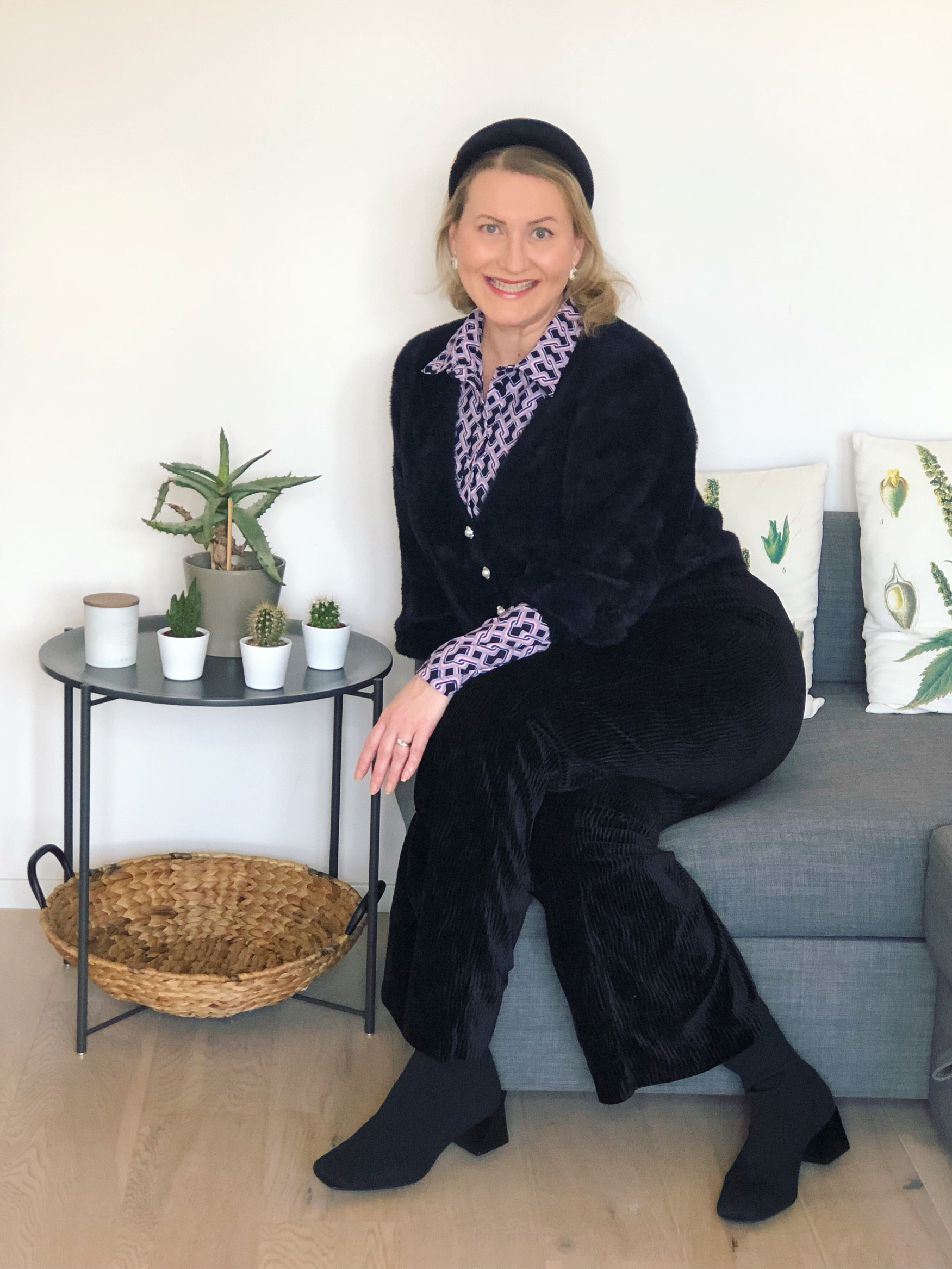 Studio Anneloes bestseller blouse “Poppy” in a graphic diamond print. 

This blouse is made of comfortable travel quality that requires hardly any maintenance. True to size, I’m wearing an M. I love the fit and this is already my 3rd Poppy-blouse. 

This version has no cuffs and the hemline is cut straight. The print has shades of lavender, bubblegum pink, black and white. Matching trousers available 🥰

💥 Now on sale -40% 💥

#LTKstyletip #LTKsalealert #LTKworkwear