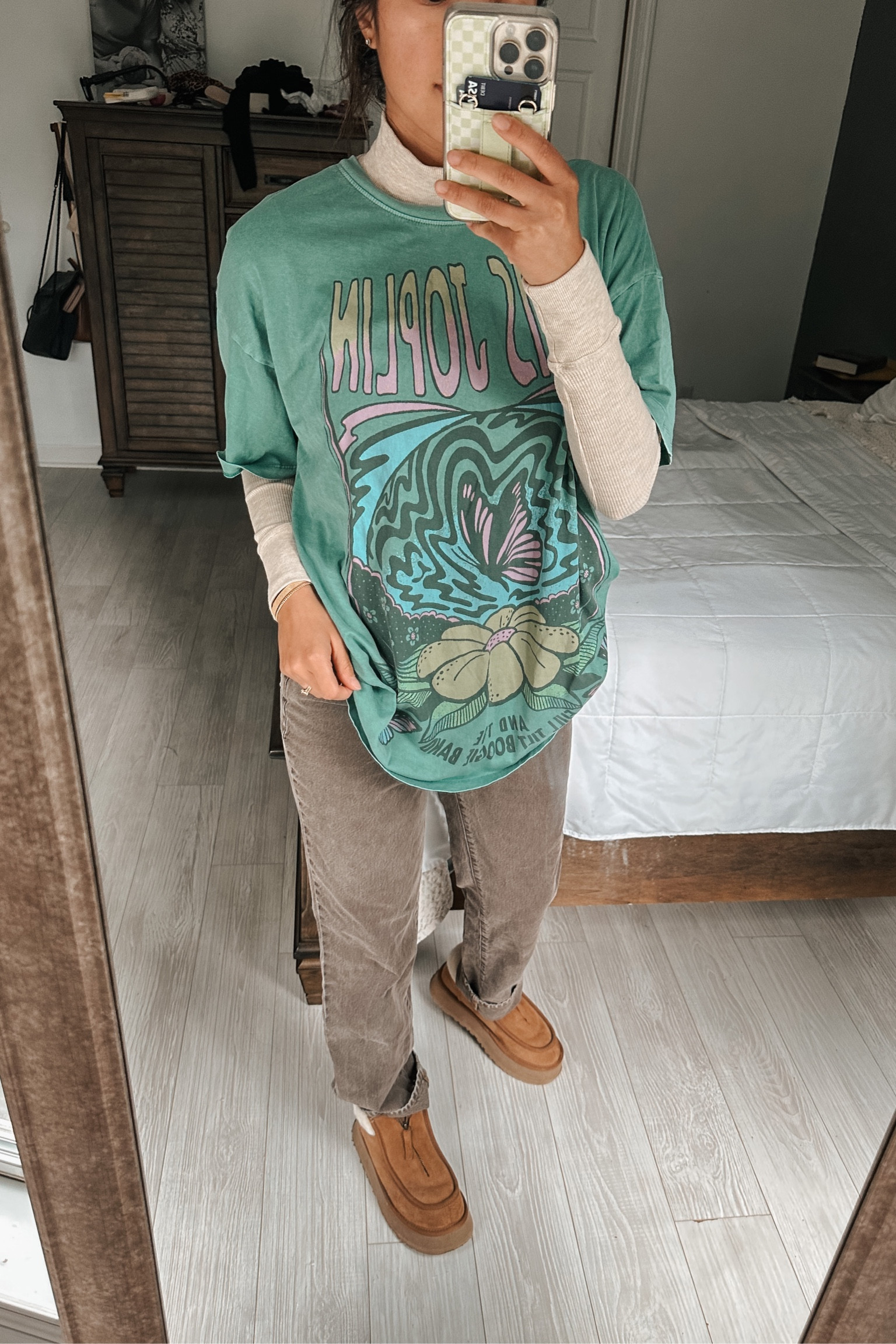 How I style my graphic tees in the fall. All the layers. American Eagle graphic tees  