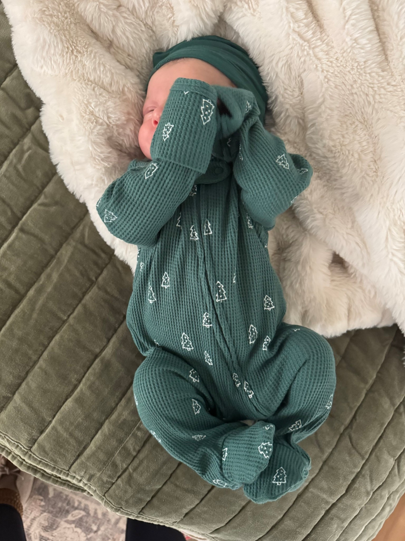 Cutest Christmas baby outfit on sale 🫶🏻🎄

#LTKmomlife #LTKBaby #LTKHoliday