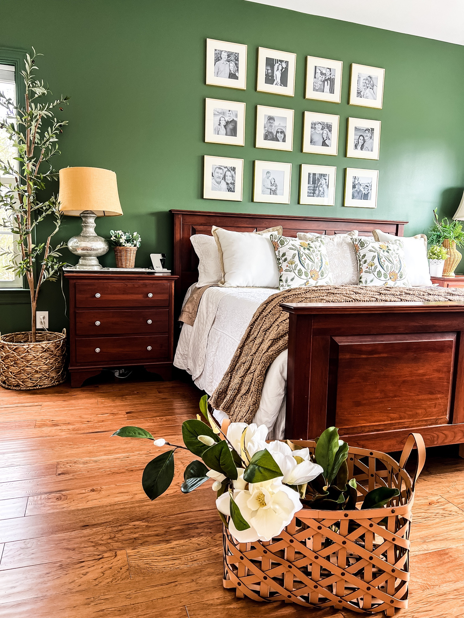 The detailing on this Medallion Scallop Oversized Bedspread Set from @LushDecorHome gives my space that understated but elegant look I love. It works with my transitional style of decor. The contrasting diamond pattern around the border looks pretty folded back to show a different colored blanket or sheets. They even have scalloped edging on the pillow shams. All I did was toss on a few throw pillows and fold a knitted throw blanket at the foot of the bed. Talk about simple!

#LTKhome