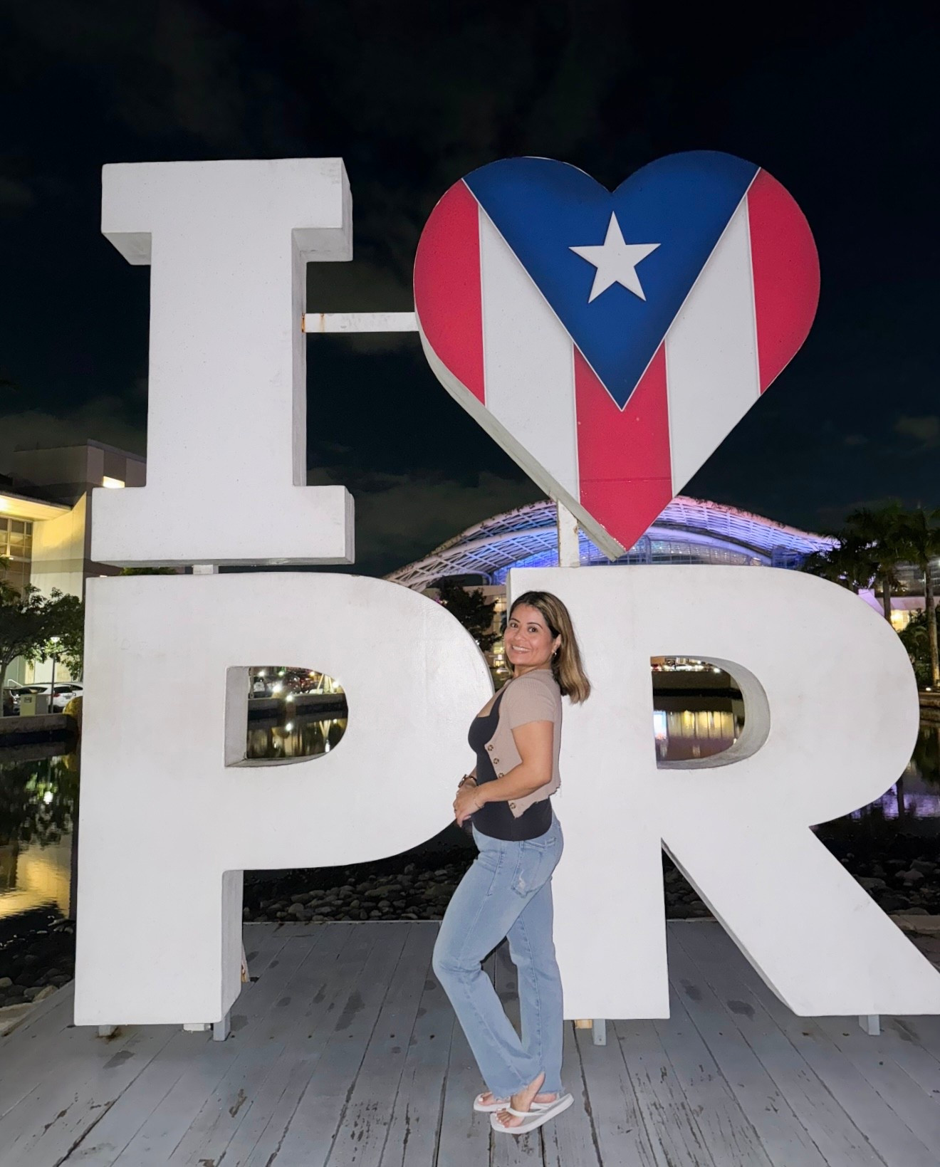 As we’re transitioning from summer to fall! One of my favorite pair of jeans are from Good American! They so stretchy and just sit and hug your curves beautifully! 

I truly love when brands have short, medium and tall for lengths as well as all different sizes. Happy October 1st! 

#LTKStyleTip #LTKSeasonal #LTKPetite