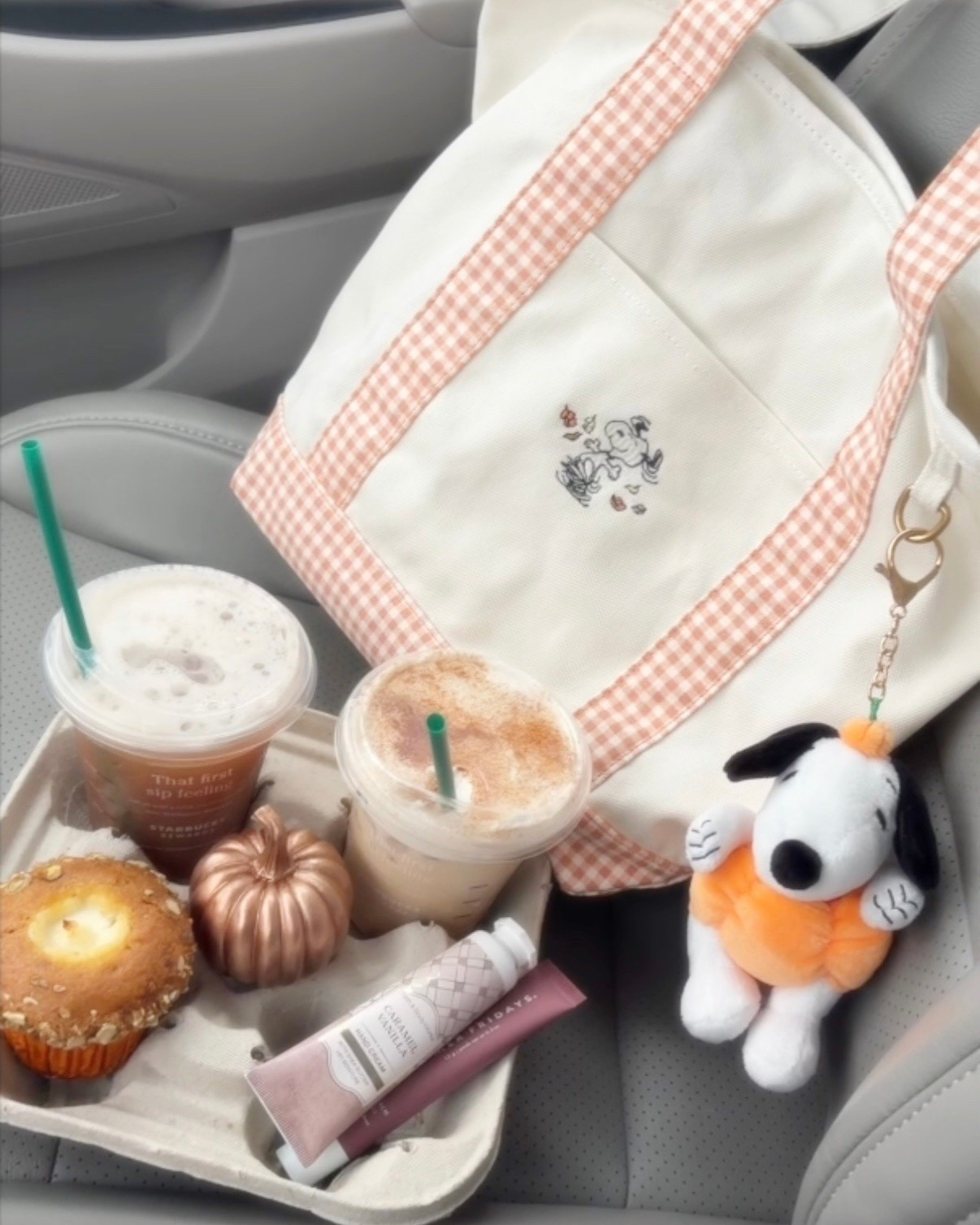 a little autumn starbucks moment 🎃🍁

#LTKdayinmylife #LTKfoodie #LTKSeasonal
