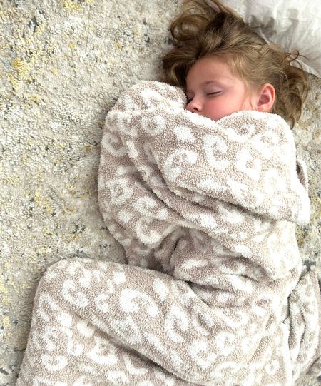 absolute softest blanket in the world — I swear! My daughter has stolen it from me and sleeps with it every night! It’s a must 🙌🏻



throw blanket, soft blanket, barefoot dreams dupe, housewarming gift, cheetah print, best blanket, styled collection, buttery blanket

#LTKFind #LTKunder50 #LTKhome