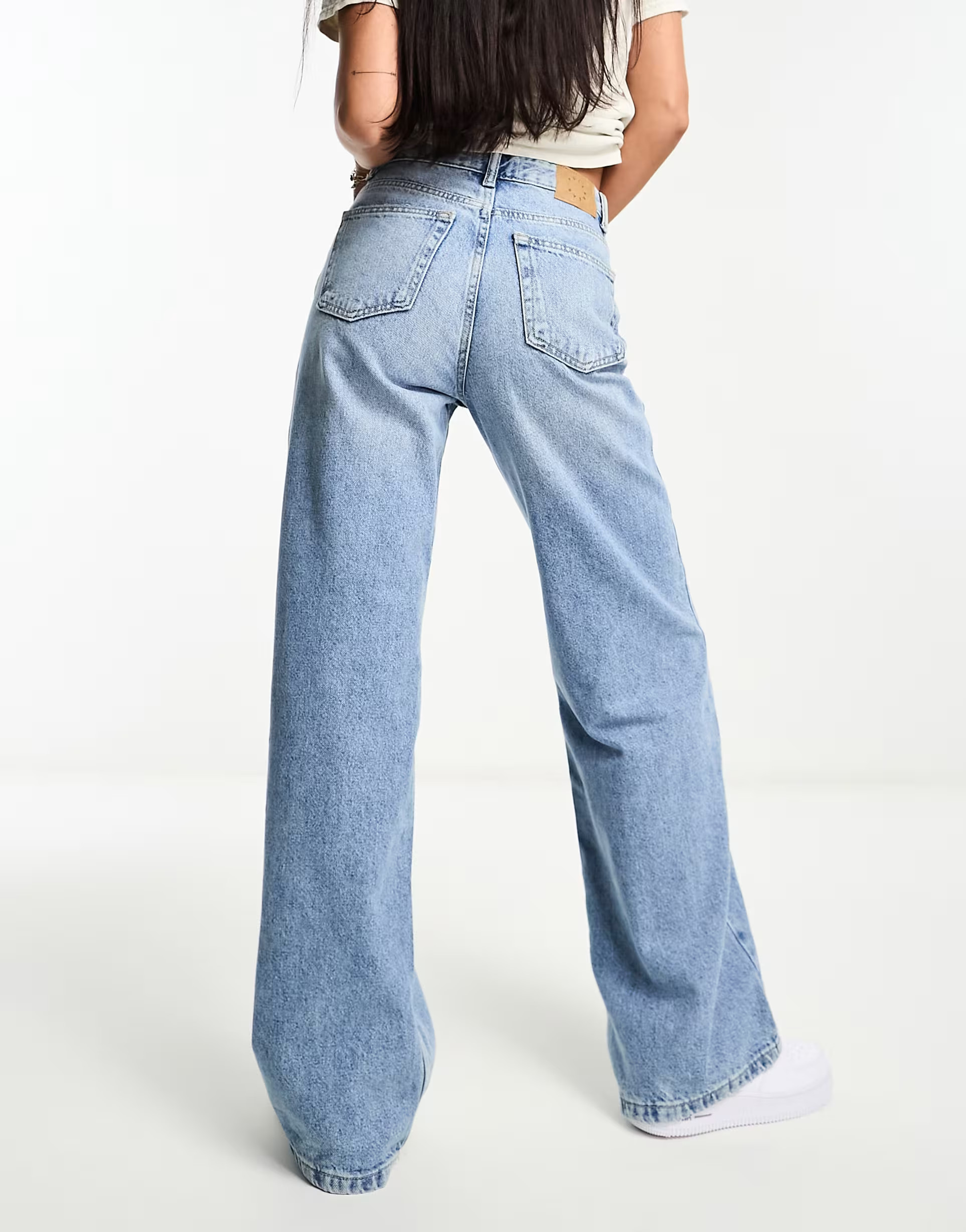 Pull&Bear mid rise wide leg jeans in medium blue | ASOS (Global)