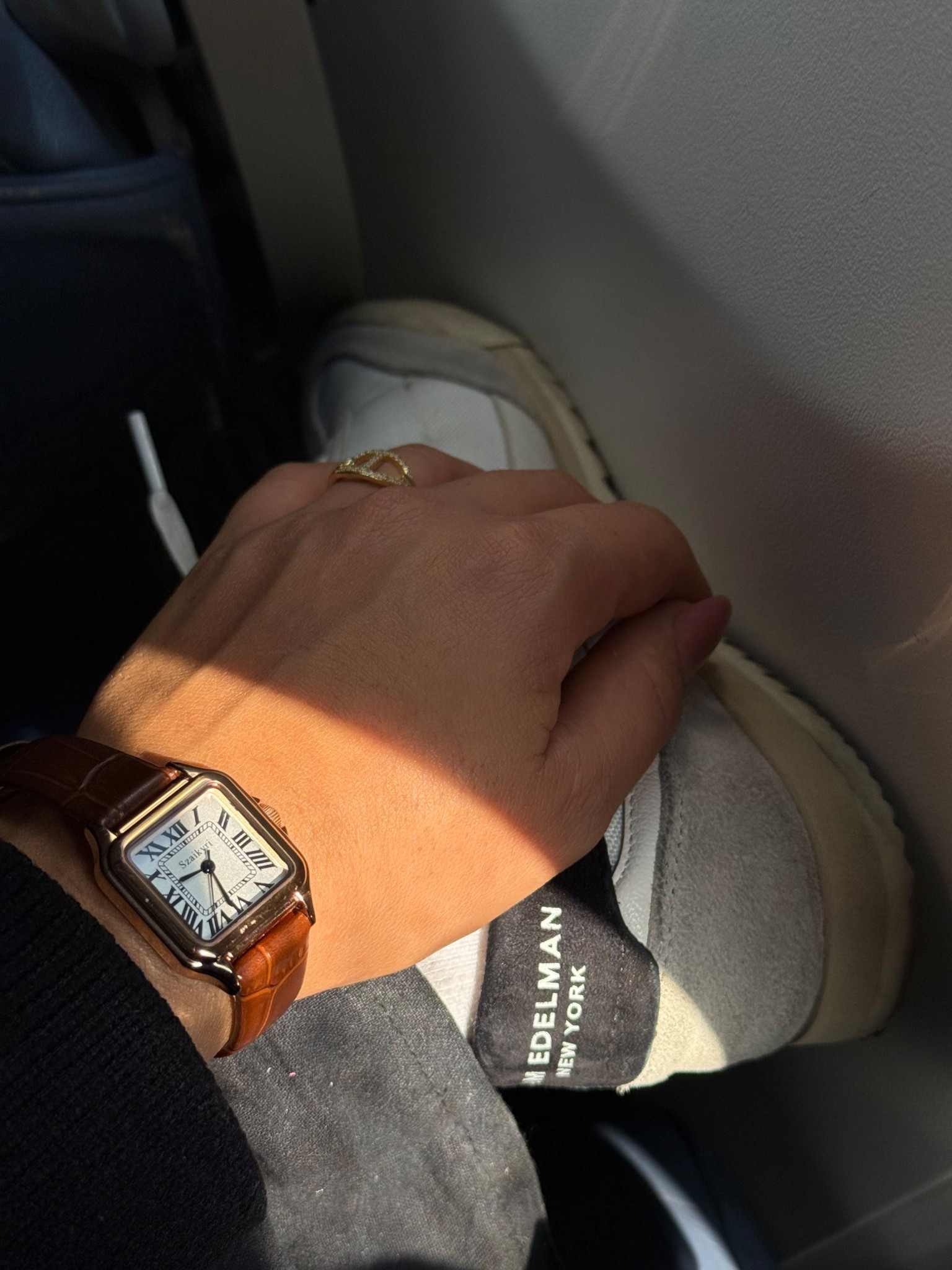Un básico atemporal ⌚✨
Este reloj es de esas piezas que elevan cualquier look, perfecto para viaje, oficina o un día casual chic

#LTKTravel #LTKFindsUnder100 #LTKU