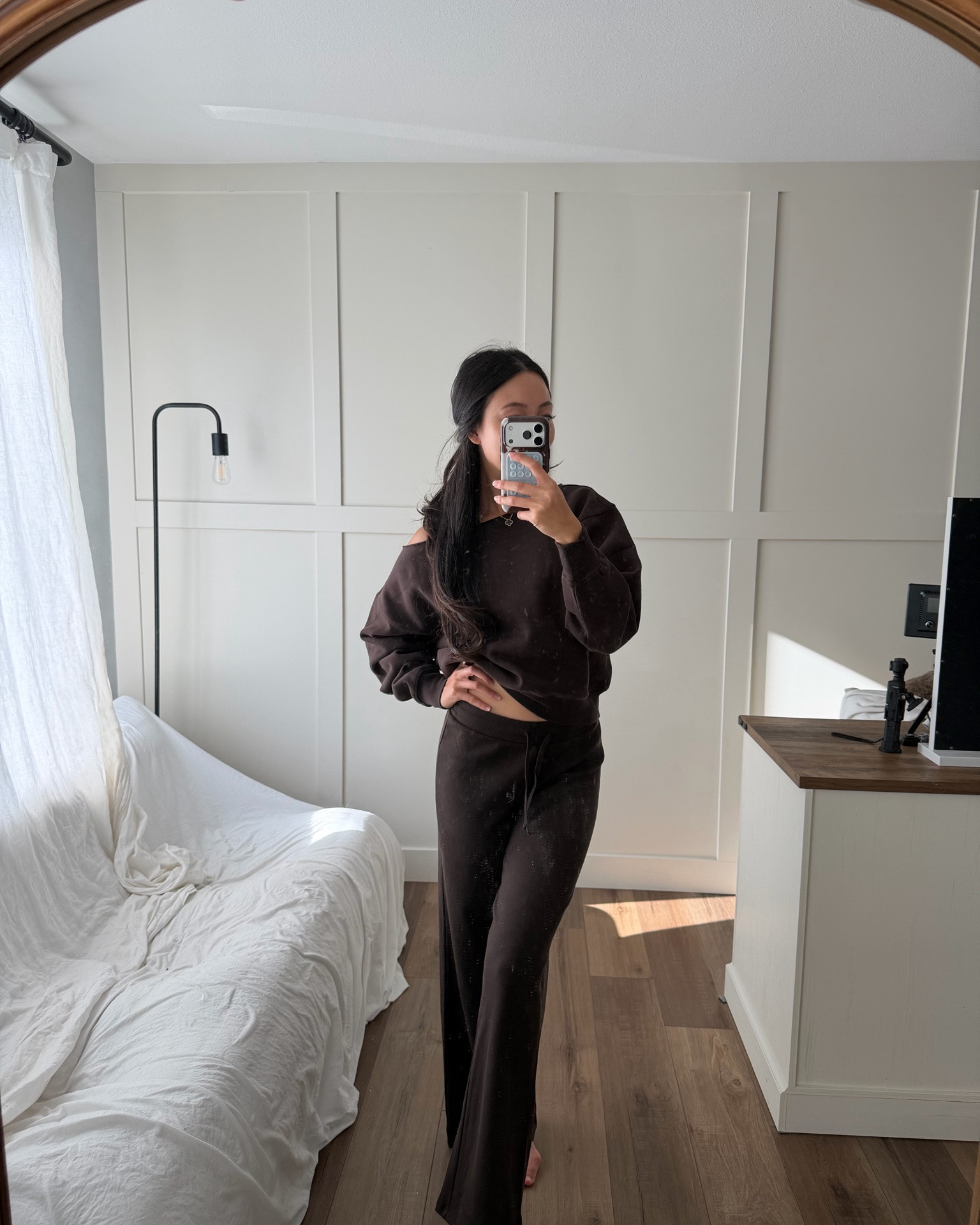 The perfect cozy pre-fall loungewear set!! 🤎🐿️🍂

The newest dark brown shade dropped this August and everything sweatfleece from @Aritzia is amazing. The perfect casual errands run or stay-in ootd!

(Wearing XS for top, XS for bottoms)

#LTKSeasonal #LTKootd #LTKU