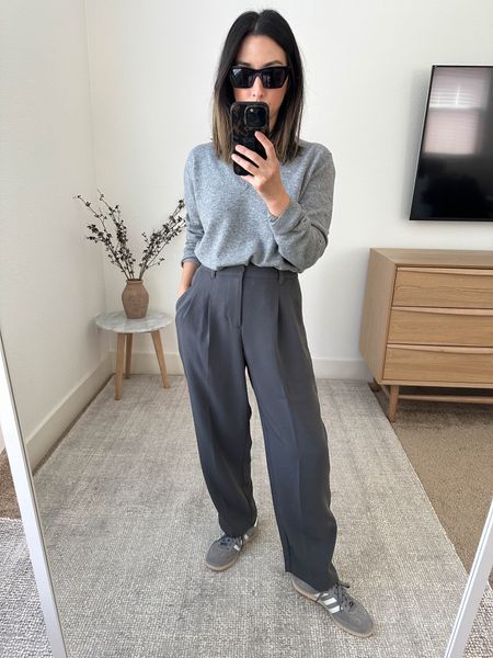 Madewell petite tapered leg trosuers. Love the color of these. More of a cropped length. Run TTS. I sized up but they’re big. Wearing a petite 0

#LTKSale