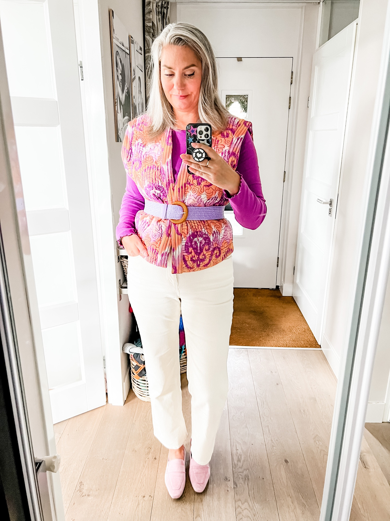 Outfits of the week 

The temperatures dropped so I am back to my bodywarmer (Shoeby) over a purple tall lettuce hem longsleeve shirt (42) and beige, cropped baby cord trousers (size down. M/32). 

Cinched my waist with a lilac elastic belt and wearing lilac suede loafers. 

#LTKeurope #LTKstyletip #LTKworkwear