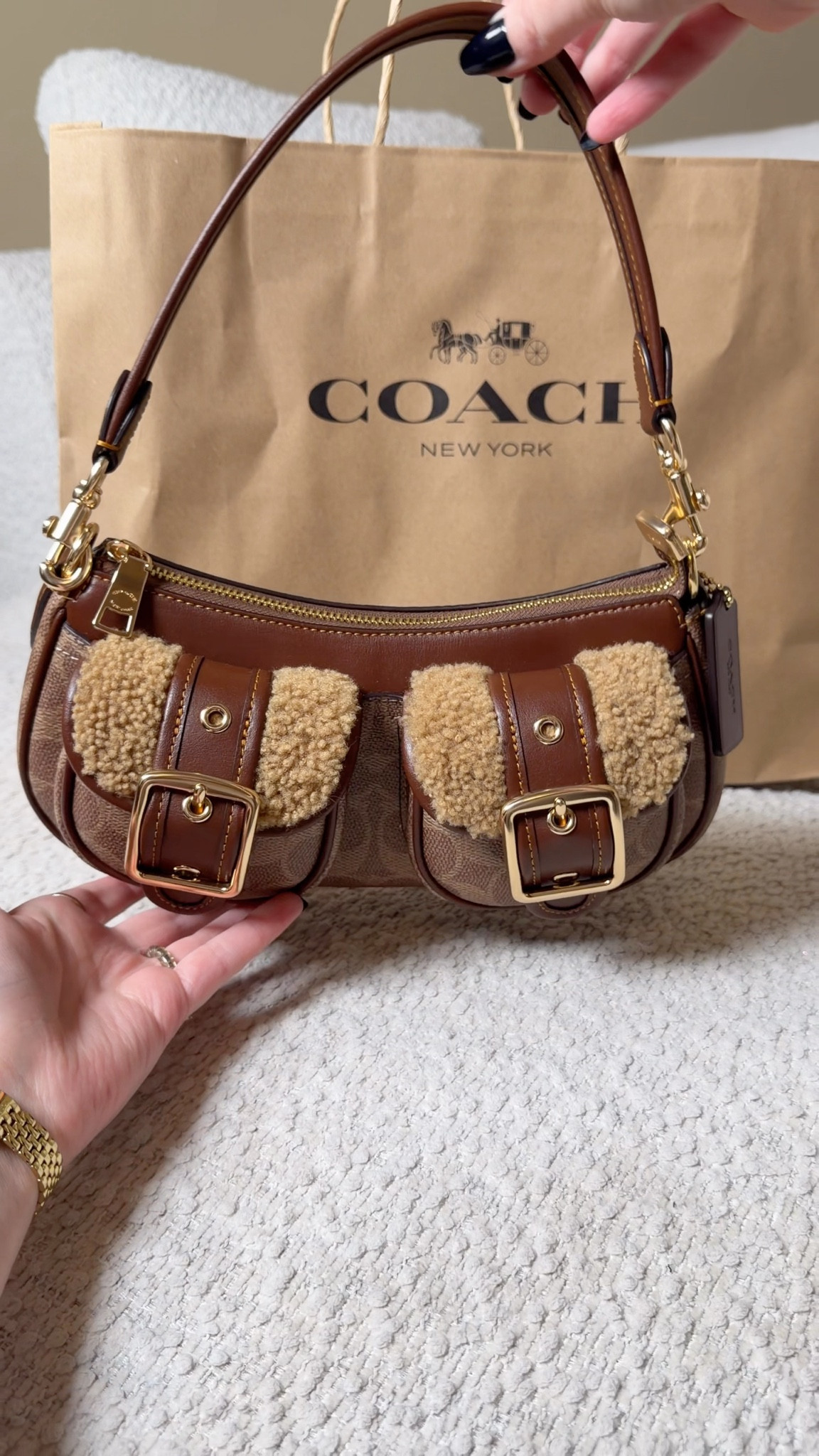 Unboxing my new coach outlet bag and she’s a beauty 😍

I love the little touch of shearling on this Ashton bag that just dropped at the Coach outlet! Such a pretty everyday bag for winter and a great everyday size 


#LTKdayinmylife #LTKGiftGuide